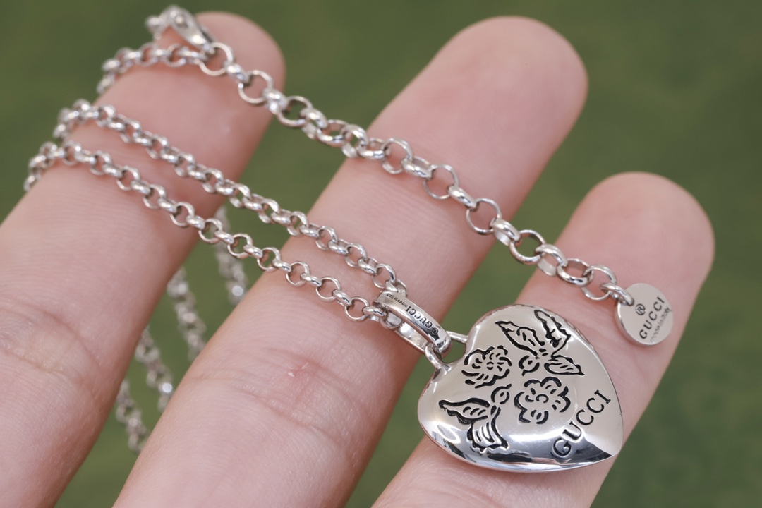 TOP GUCCI Heart Necklace - Sliver