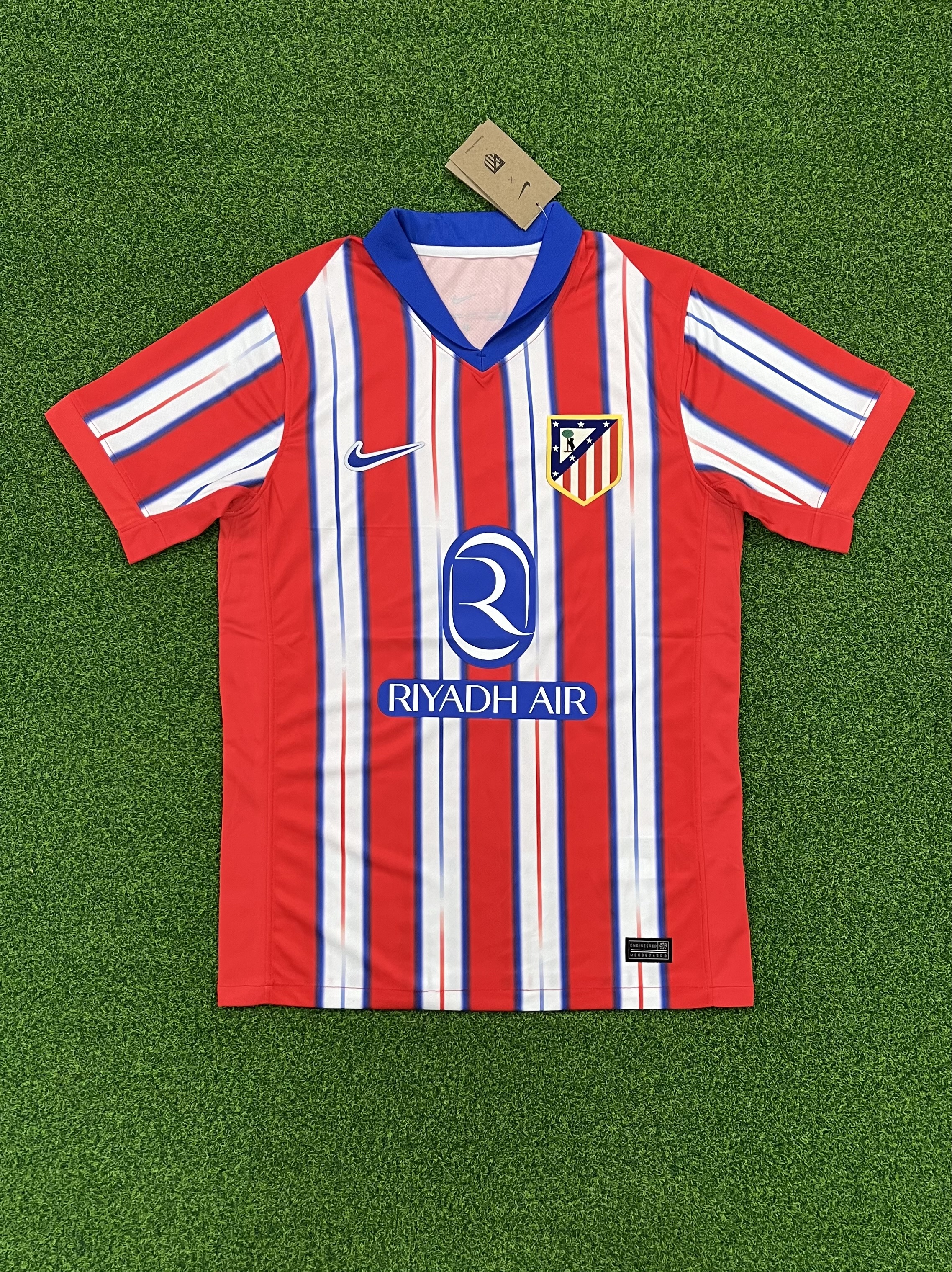 2425 Atletico Madrid home jersey.Player embroidery version