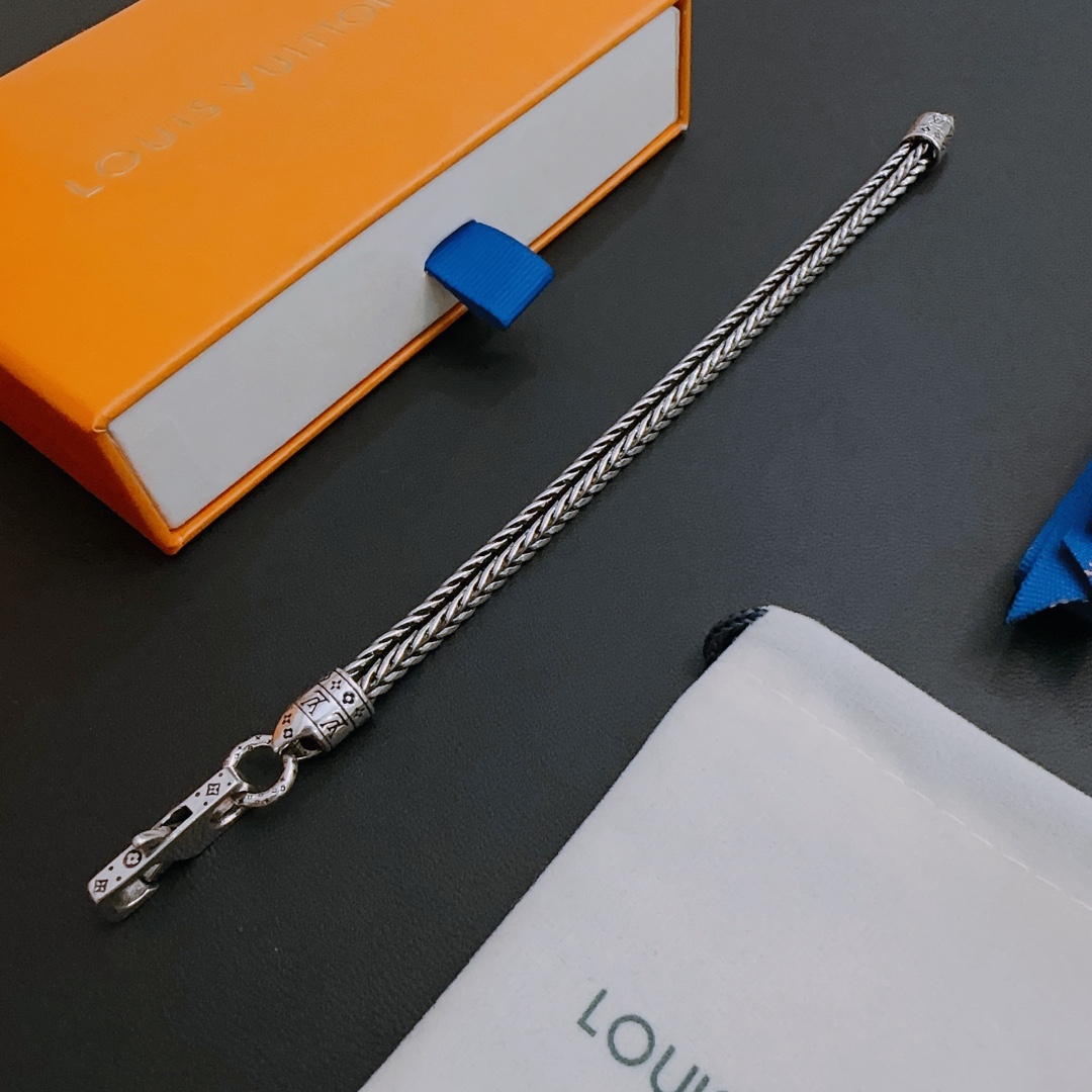 TOP Louis Vuitton LV Vintage Bracelet - Silver