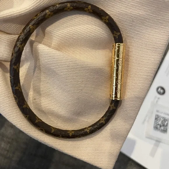 TOP Louis Vuitton LV Monogram Bracelet