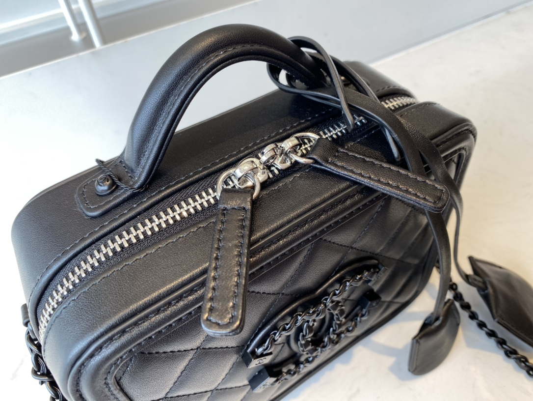 TOP CHANEL Vanity Case Small  - All Black