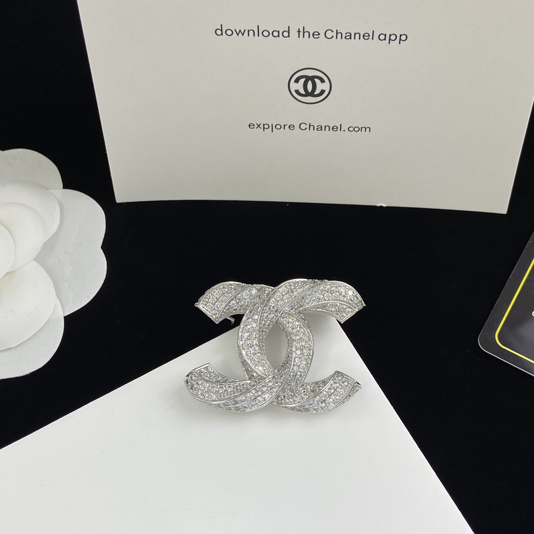 TOP CHANEL Brooch Collections