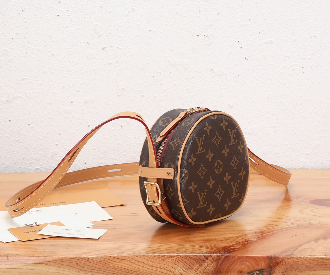 TOP Louis Vuitton LV Boîte Chapeau Souple Bag 17 x 18 x 7 cm - Reverse Monogram