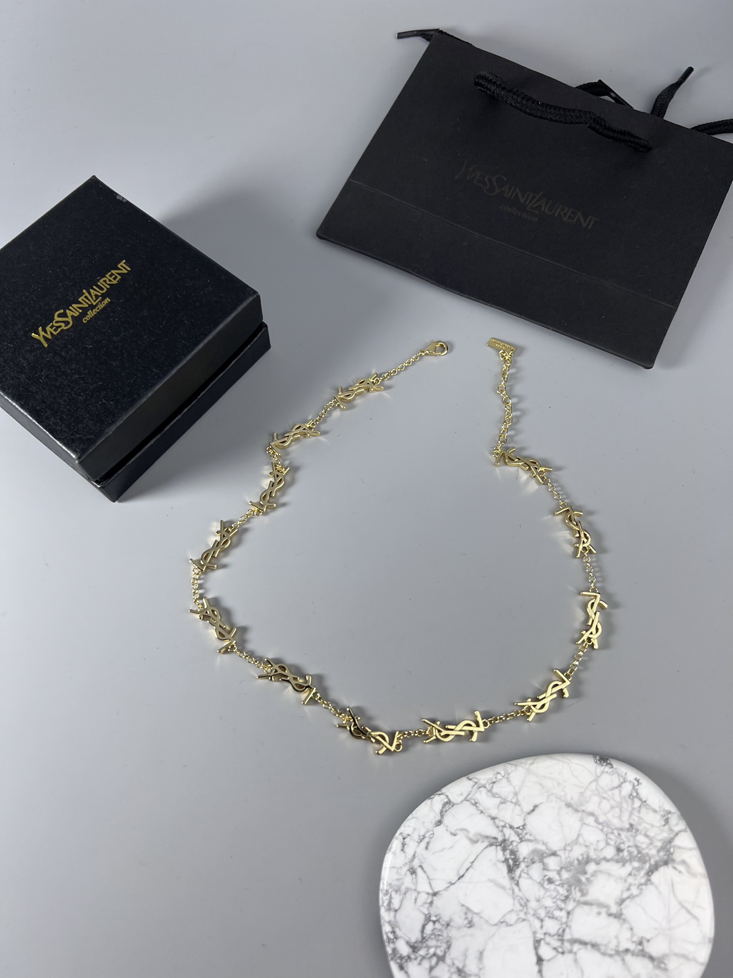 TOP Yves Saint Laurent YSL Metal Logo Necklace - Gold - YSL