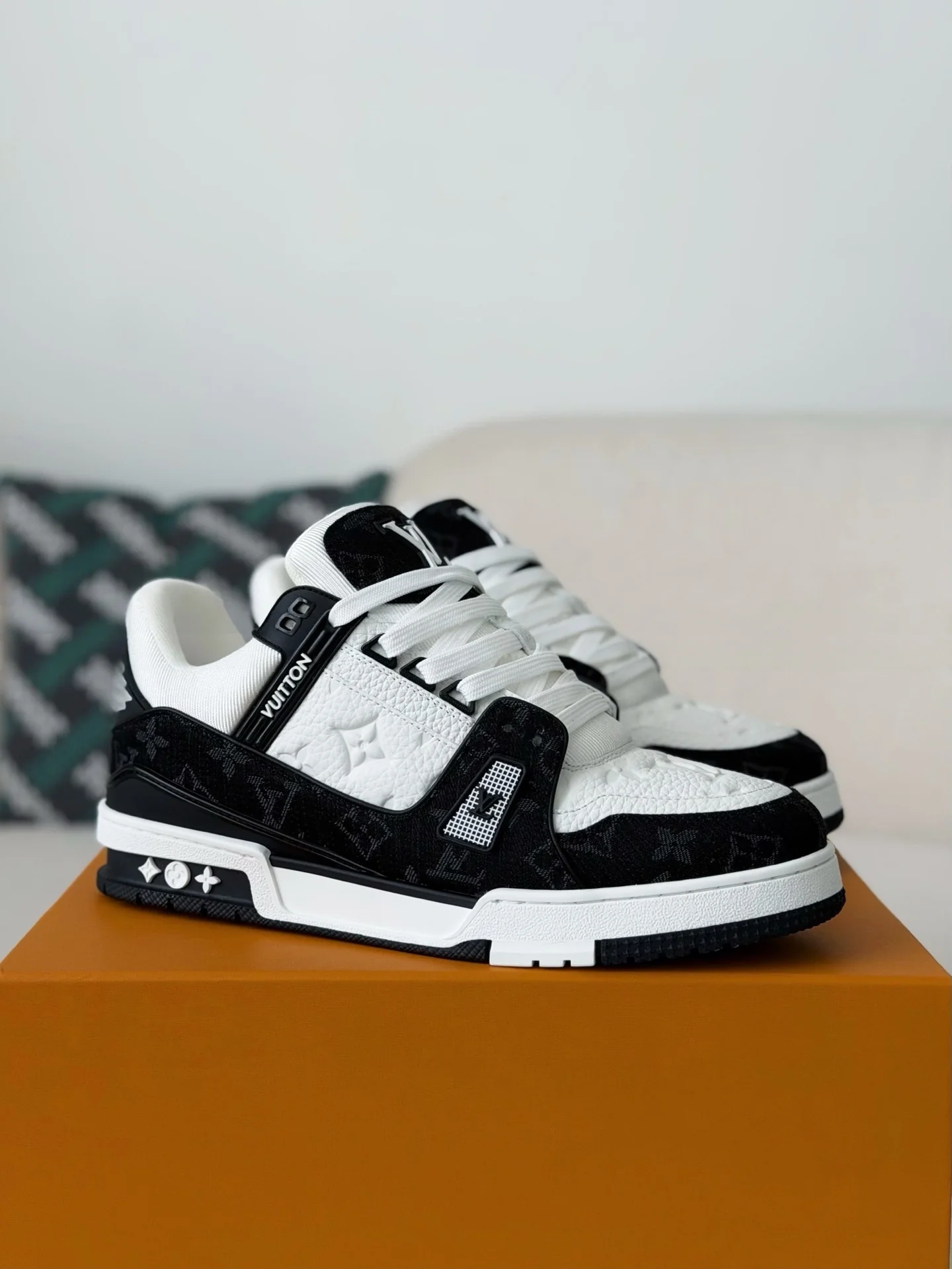 AAAShoes Unisex Low Top Skate Shoes, Black White Patchwork AAAShoes Embossed Leather Sneakers, Jacquard Pattern Fashion Street Walking Shoes For Men Women