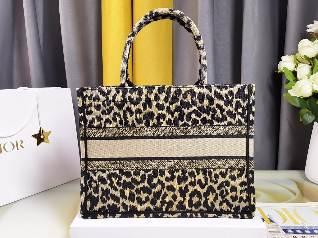 TOP Christian Dior Book Tote Bag - Medium  36.5CM- Leopard