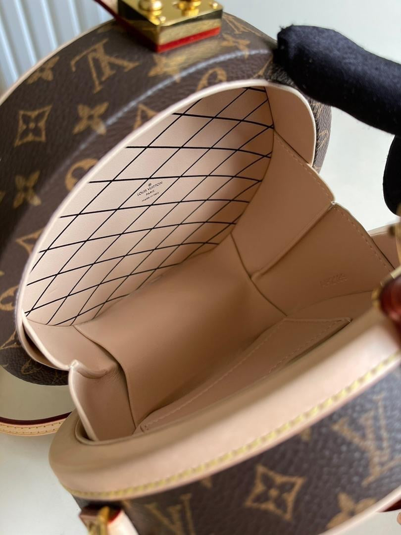 TOP Louis Vuitton LV  Monogram Petit Boite Chapeau 17.5 x 16.5 x 7.5cm - Cream Leather