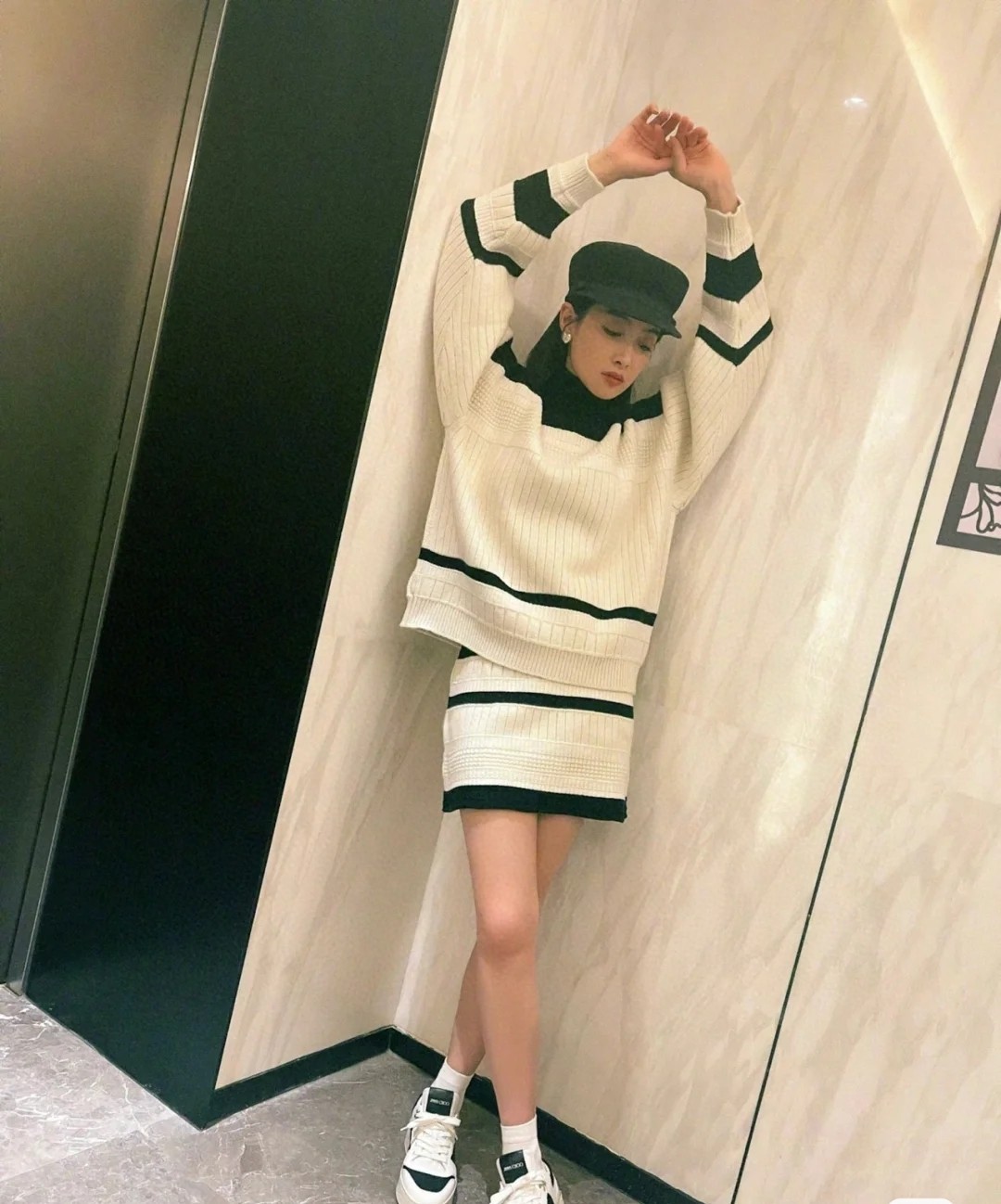 TOP CHANEL Heart Shape Pearl Earrings - Gold&White