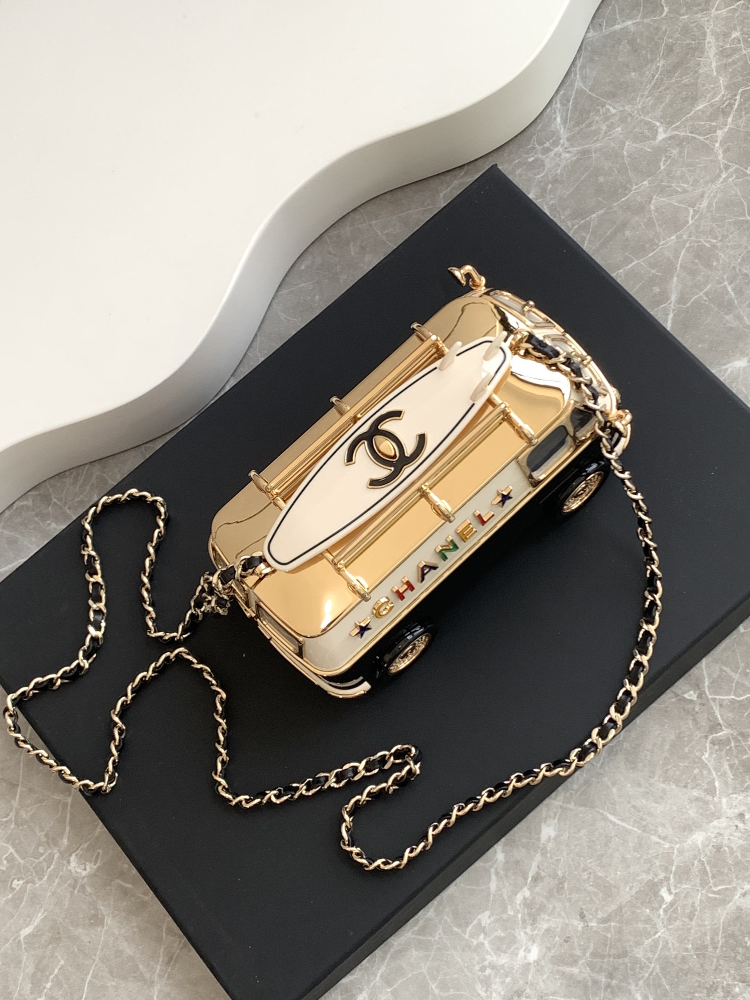 TOP CHANEL MINI VAN MINAUDIERE 9.4×16×8.7cm