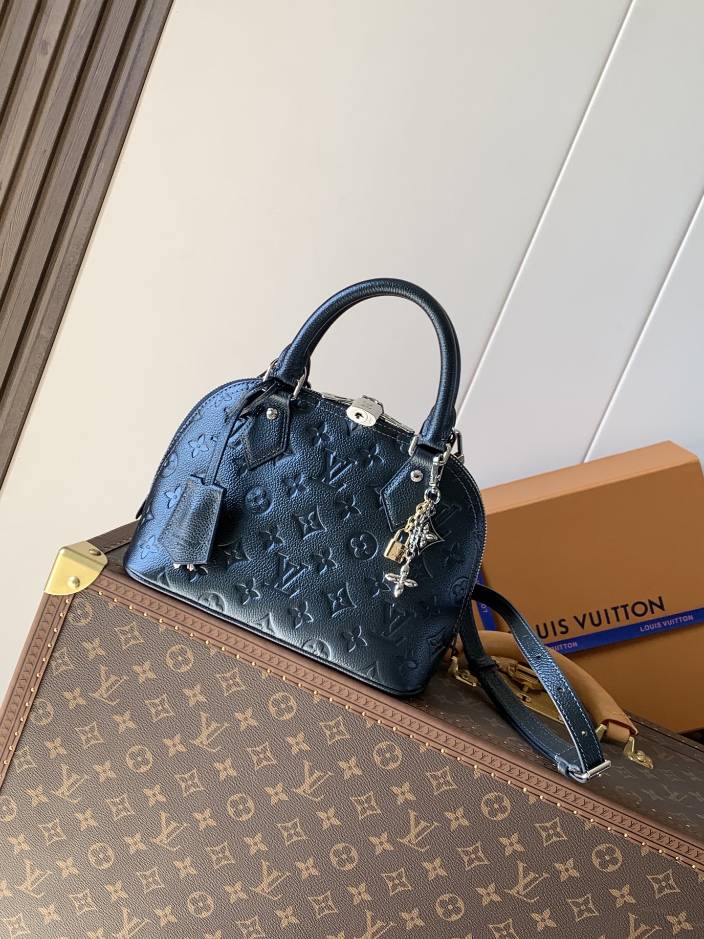TOP Louis Vuitton LV Alma BB Bag 23.5x17.5x11.5 cm - Pearl Blue