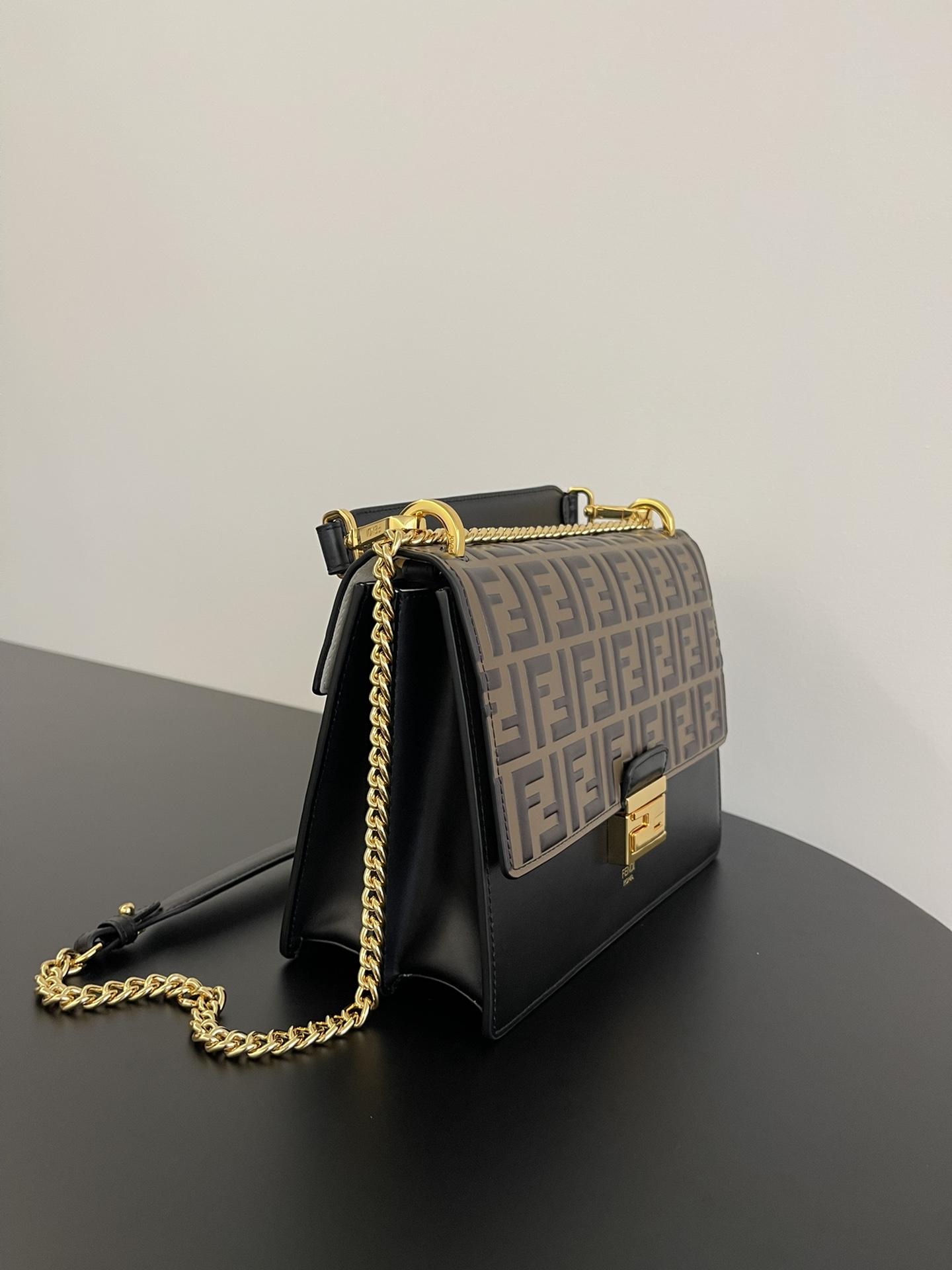 TOP FENDI Kan U Bag 19x13x9cm/25x17x10cm - 2 Color
