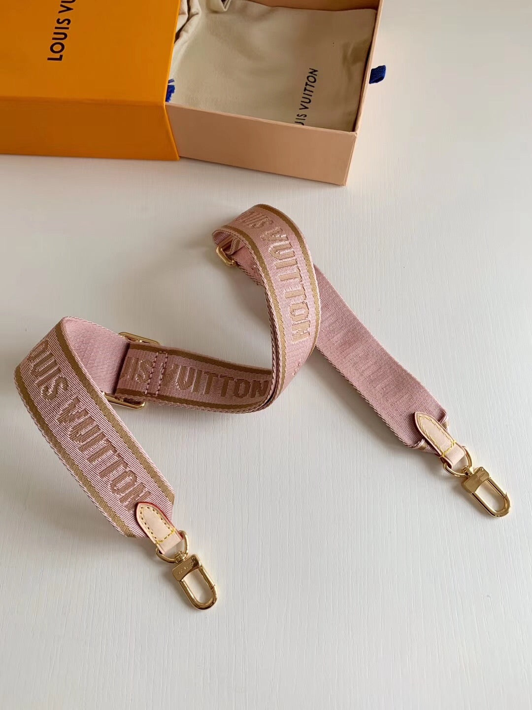 TOP Louis Vuitton LV  Multi Pochette Strap  - PINK