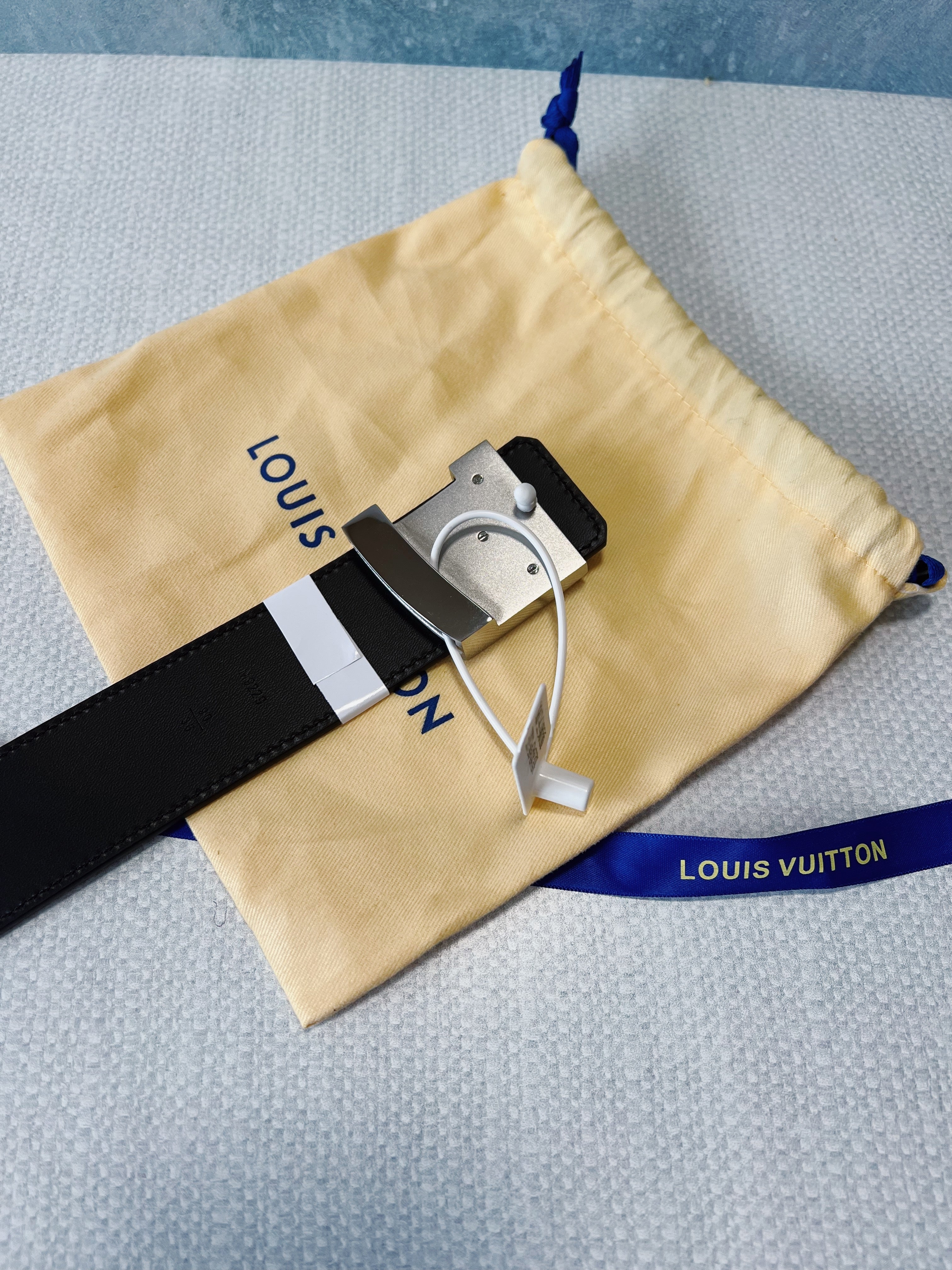 TOP Louis Vuitton LV L*V Epi Leather Belt - Black w SHW