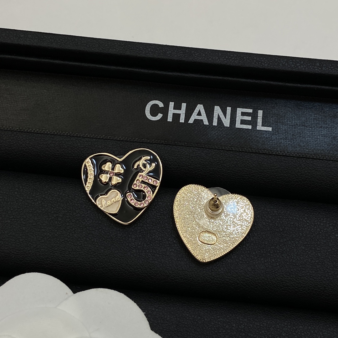 TOP CHANEL CC Heart Earrings-Black