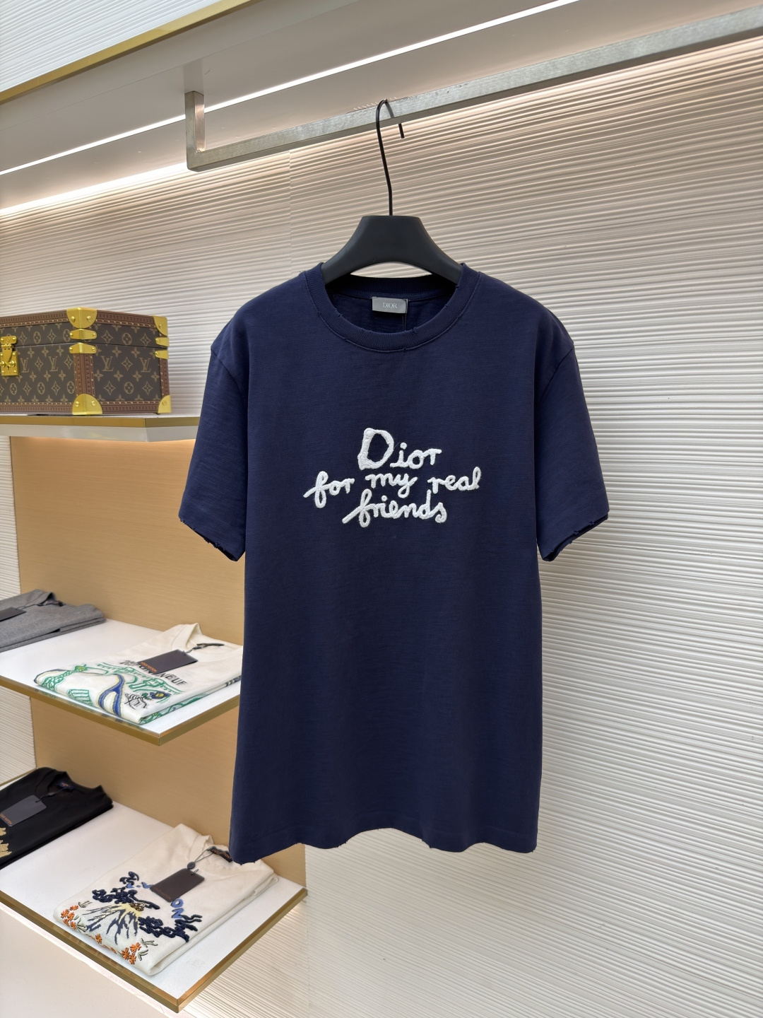 。Dior 毛巾绣短袖