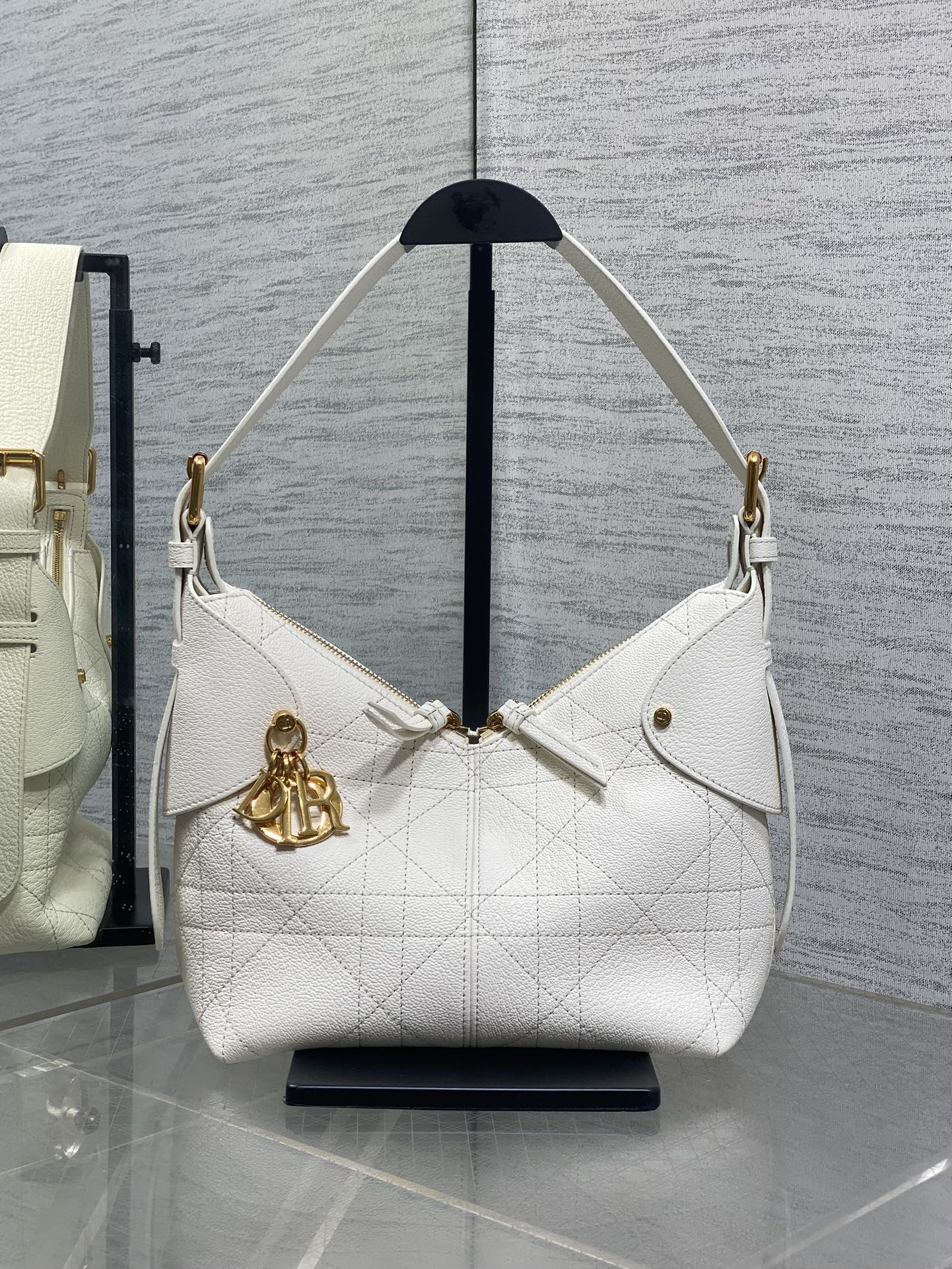 TOP Christian Dior Dior Voyage  Bag Cowhide 3 Sizes - White