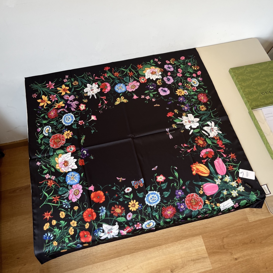 TOP GUCCI  Silk Scarf 90×90 cm - 2 Colors