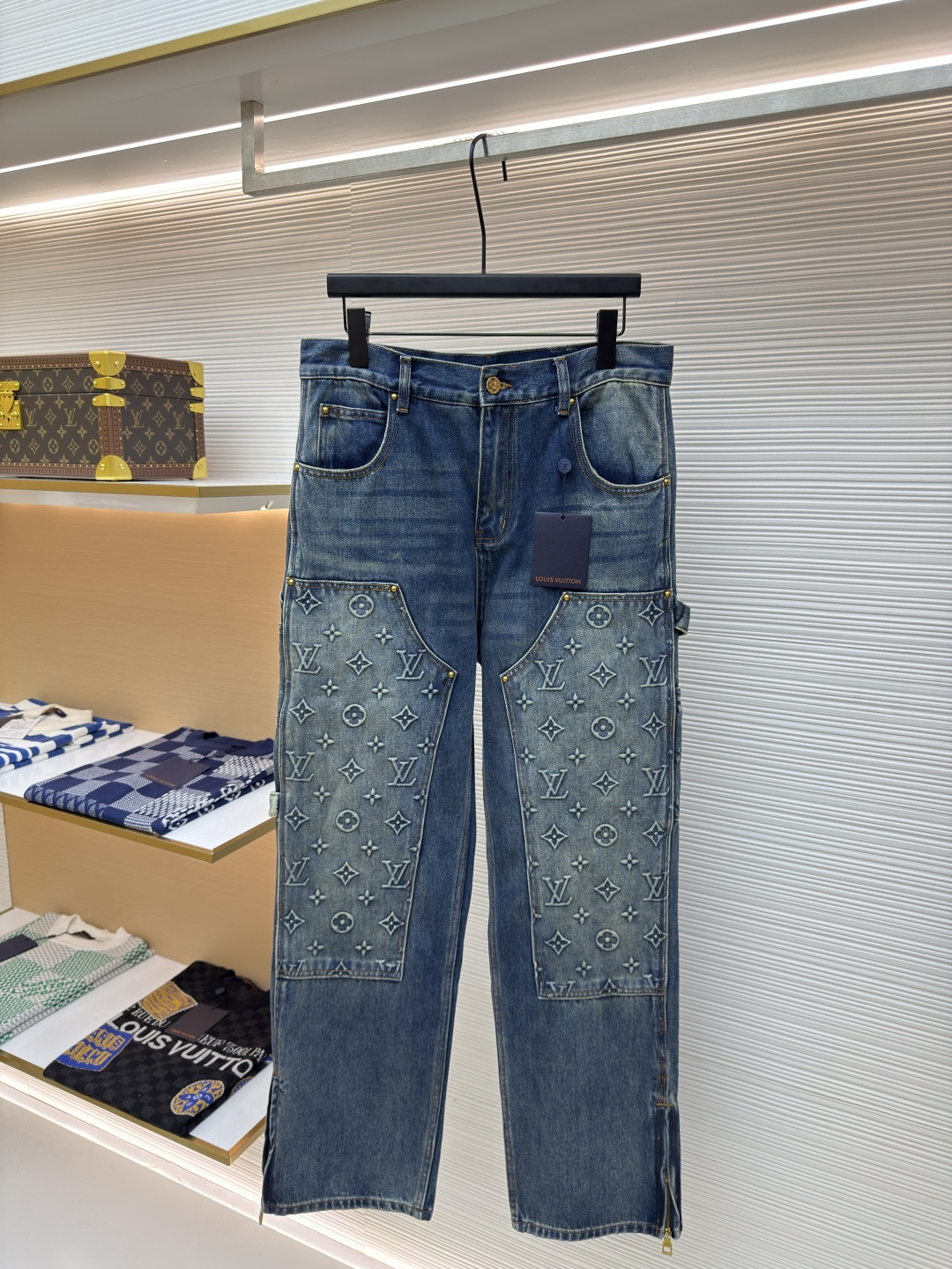 LOUIS VUITTON 浮雕压花工装牛仔裤