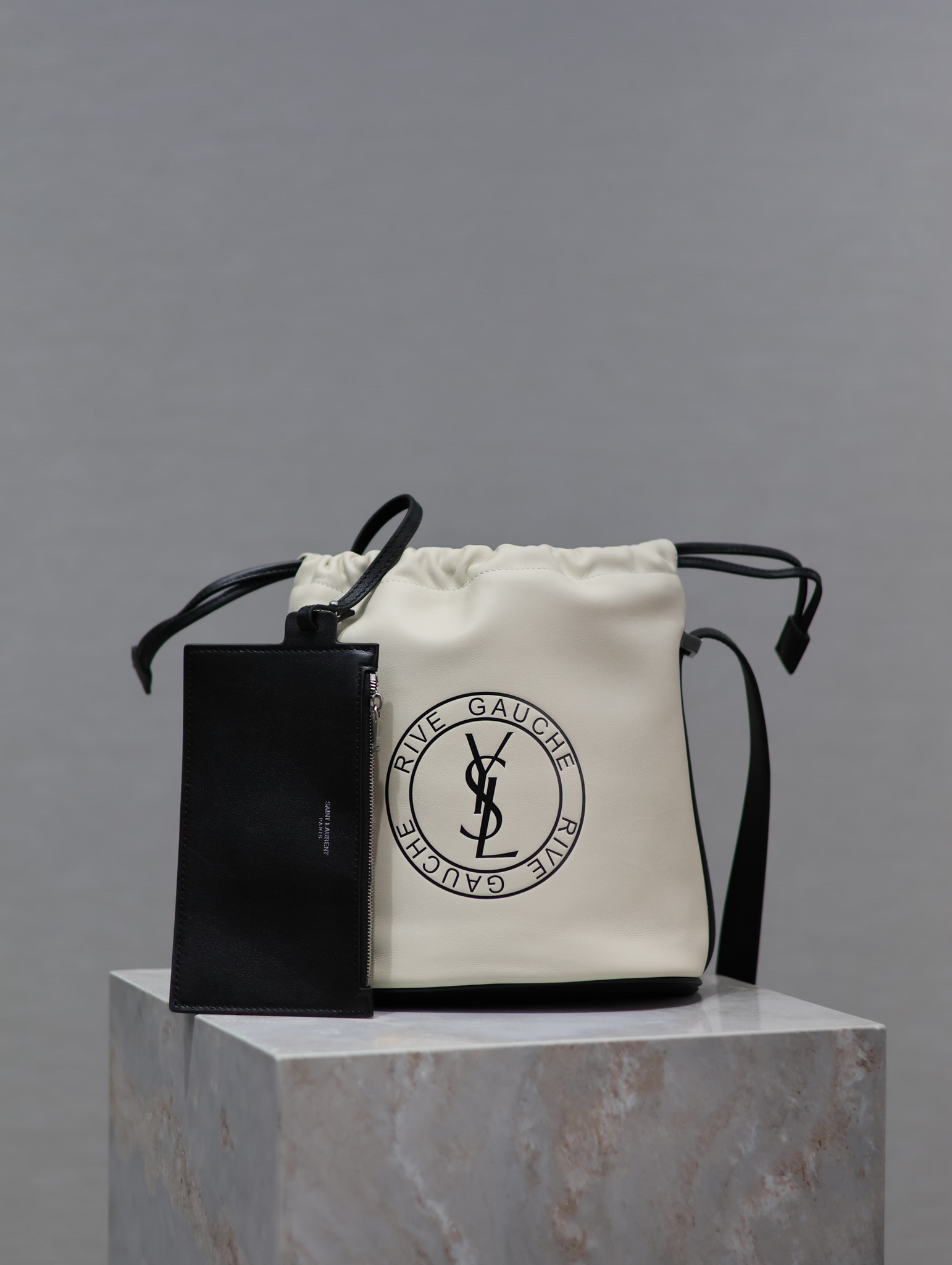 TOP Yves Saint Laurent YSL Cowhide Badge Style Shoulder Bags 21×23×14cm - 3 Colors