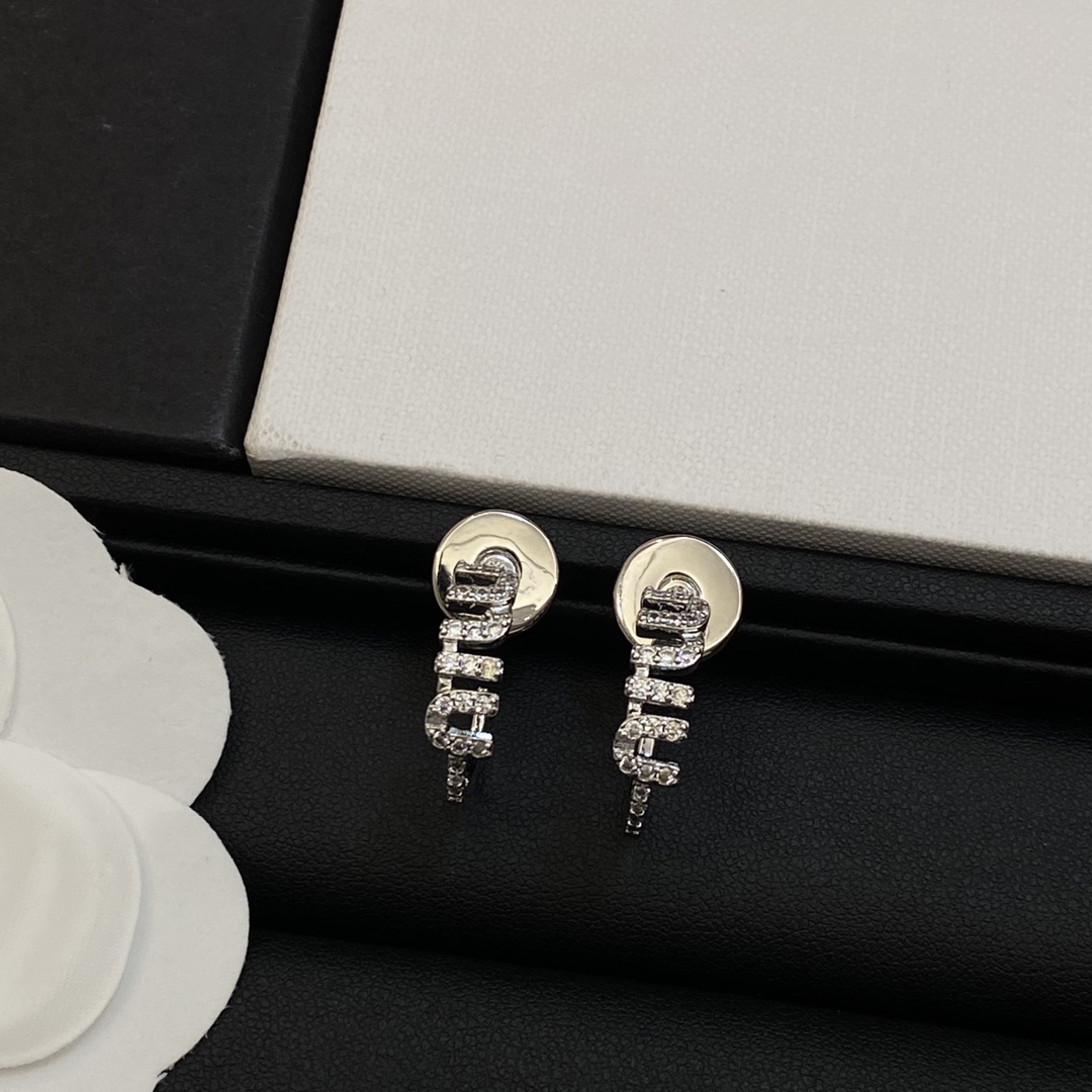 TOP Miu Miu Earring-2 Colors