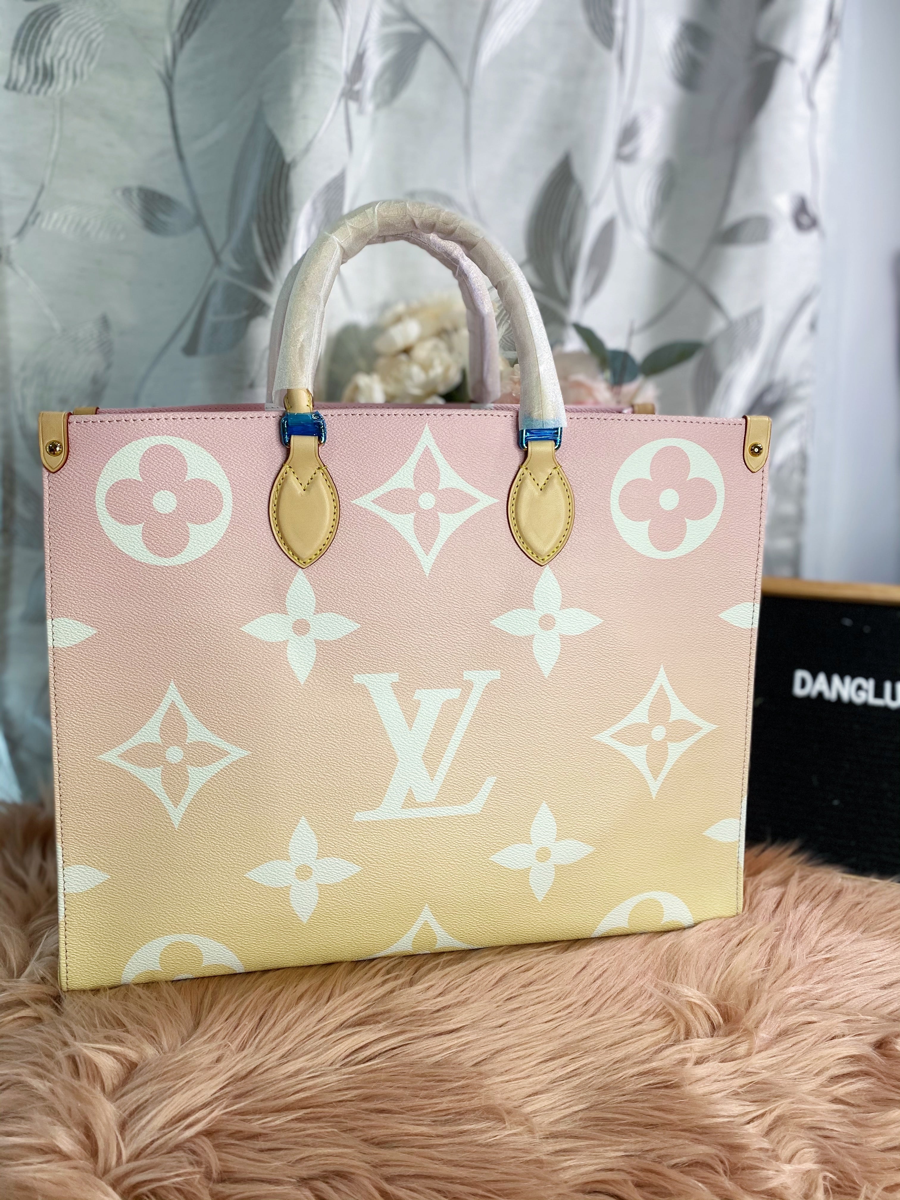 TOP Louis Vuitton LV On The Go GM By The Pool 41x34x19cm - Pink