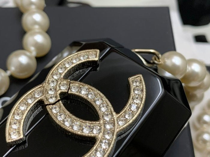 TOP CHANEL Airpod Pro Case - Black