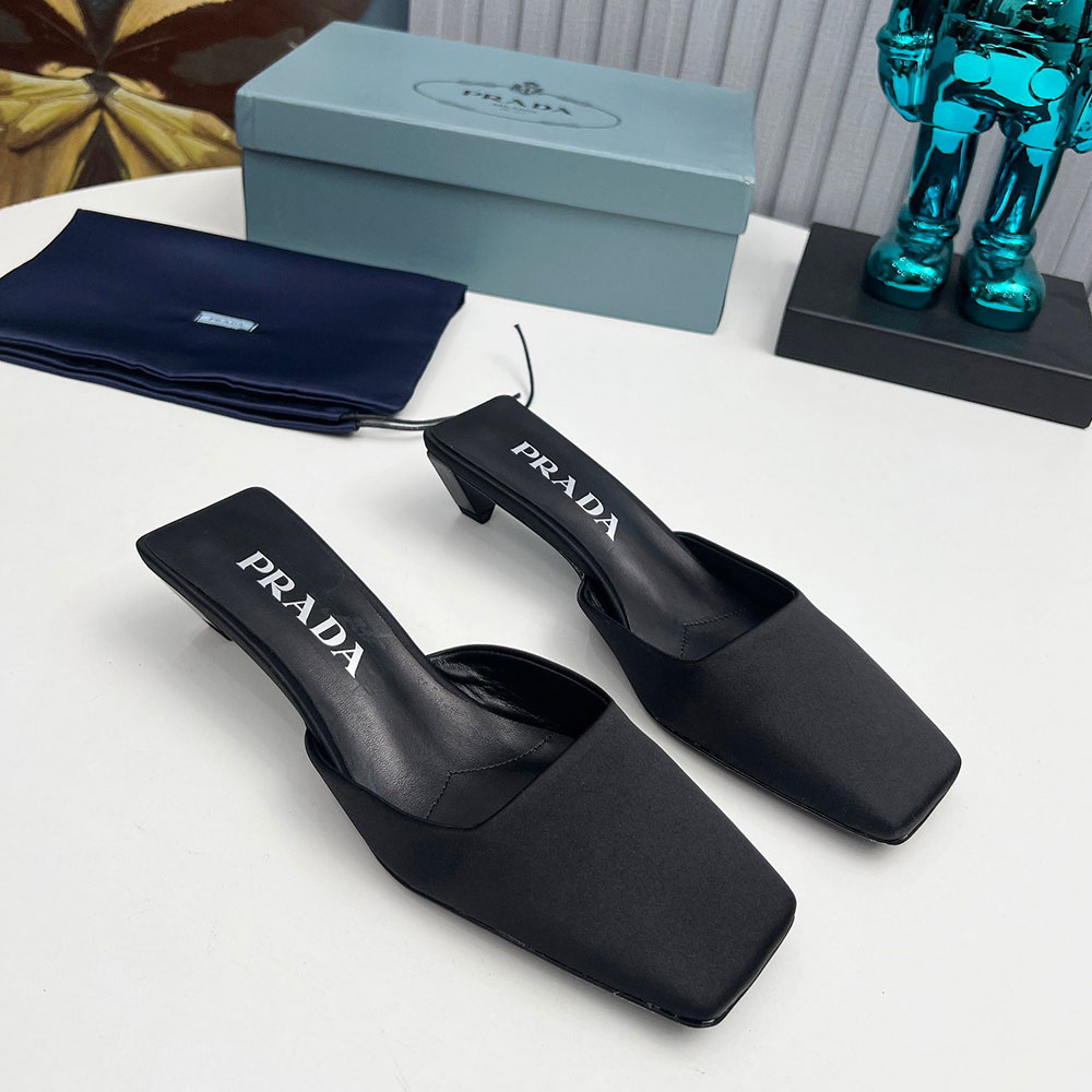 Prada Casual Flip Flops With Flat Heads Slide Sandal (Replica)