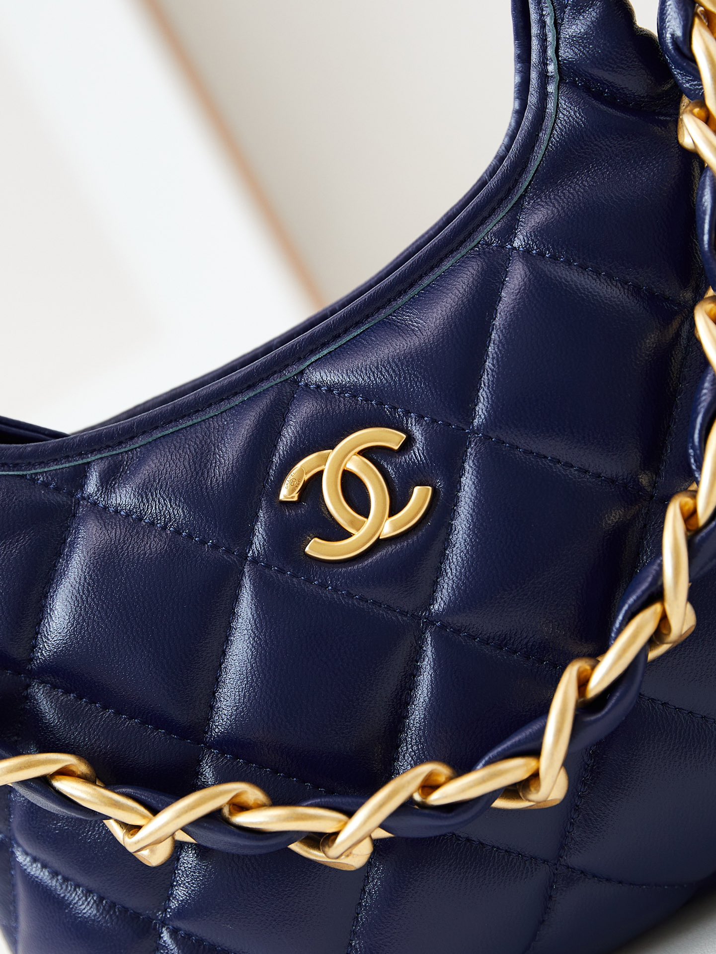 TOP CHANEL Waxed Lambskin Hobo Bag 22.5x19.5x8.5cm/29x32x10cm - 2 Color