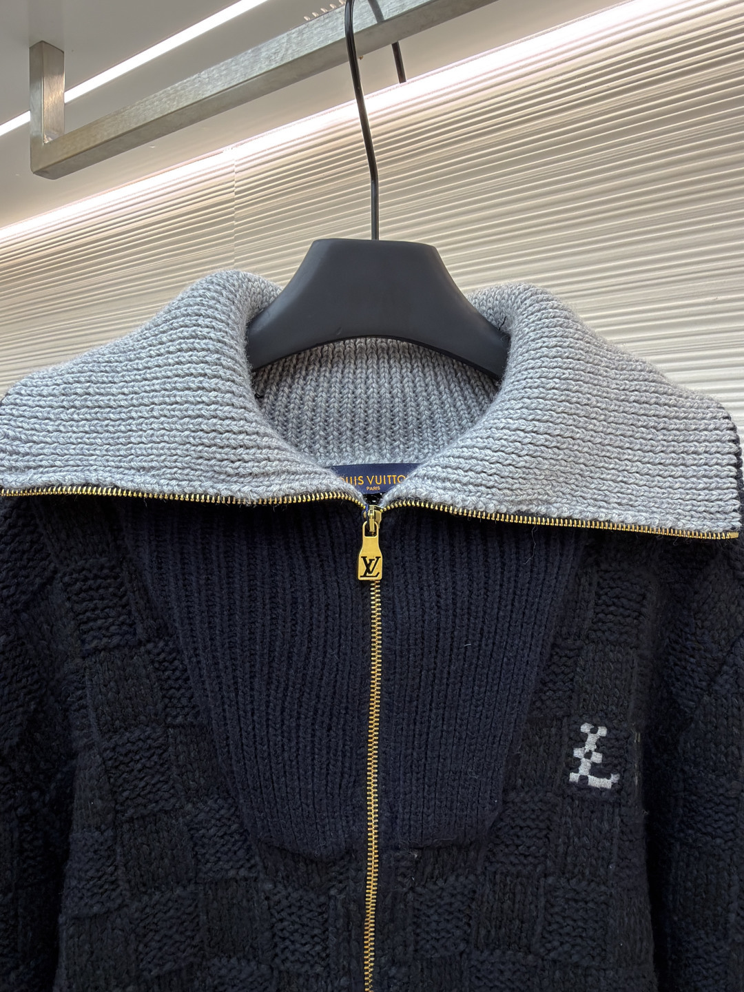 LOUIS VUITTON  针织束腰撞色罗纹衣领毛衣