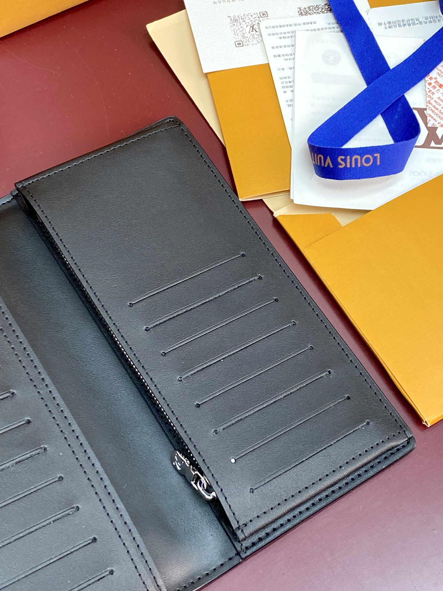 TOP Louis Vuitton LV Men's Long Wallet with Crocodile Leather 10x19x2cm - Black