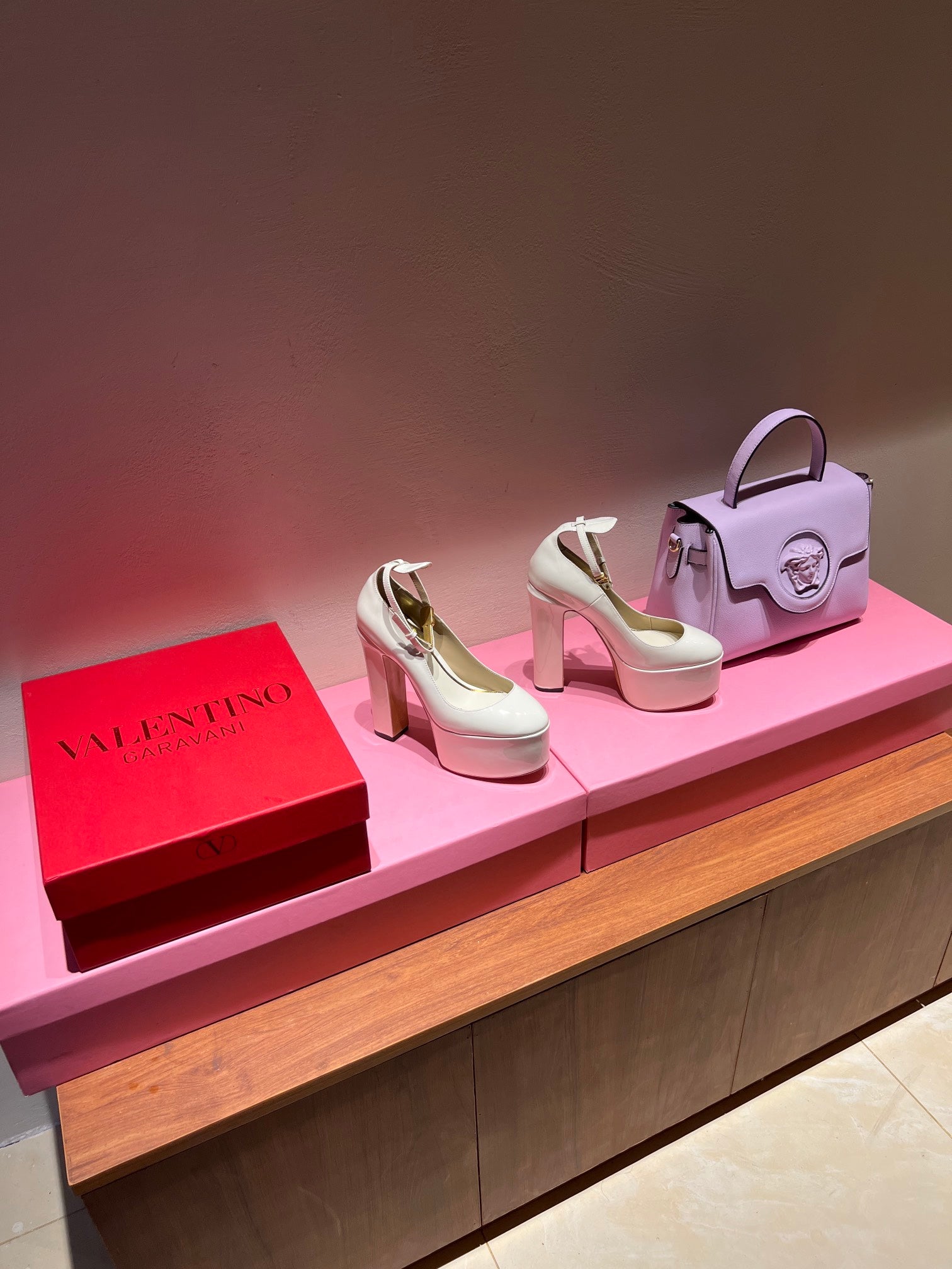 VTOP VALENTINO alentino Tango Patent Leather Pumps - Ivory