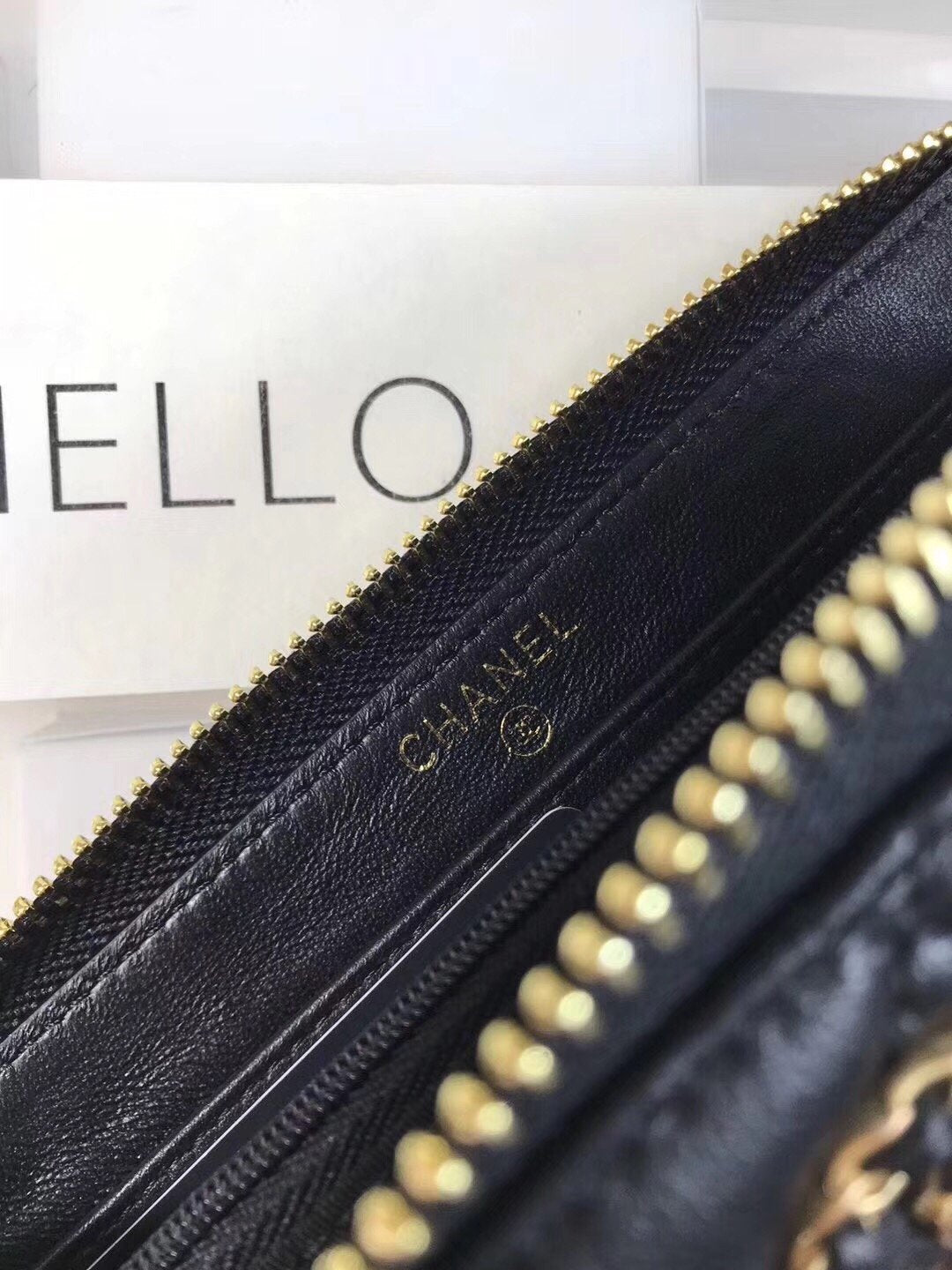 TOP CHANEL 19 Zipper Quilted Wallet - Black