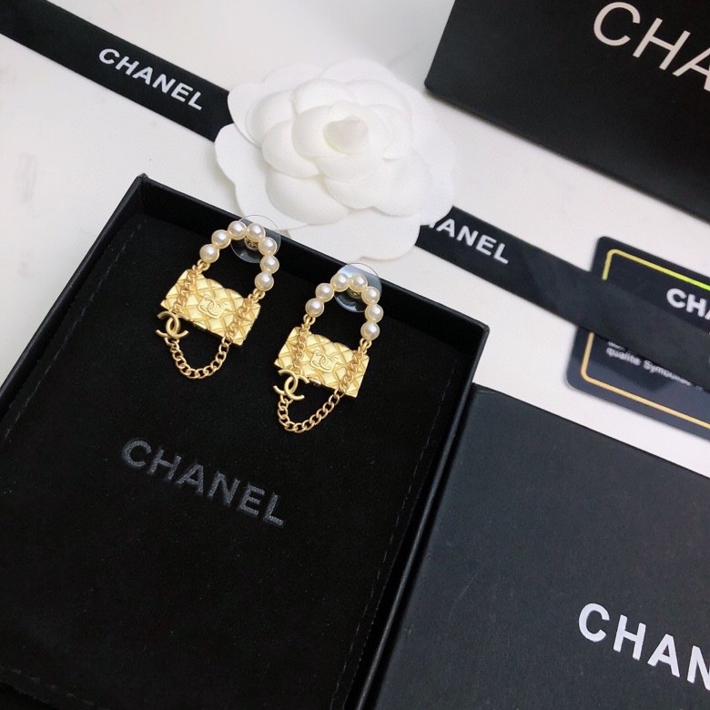 TOP CHANEL Double C Pearl Bag Stud Earrings