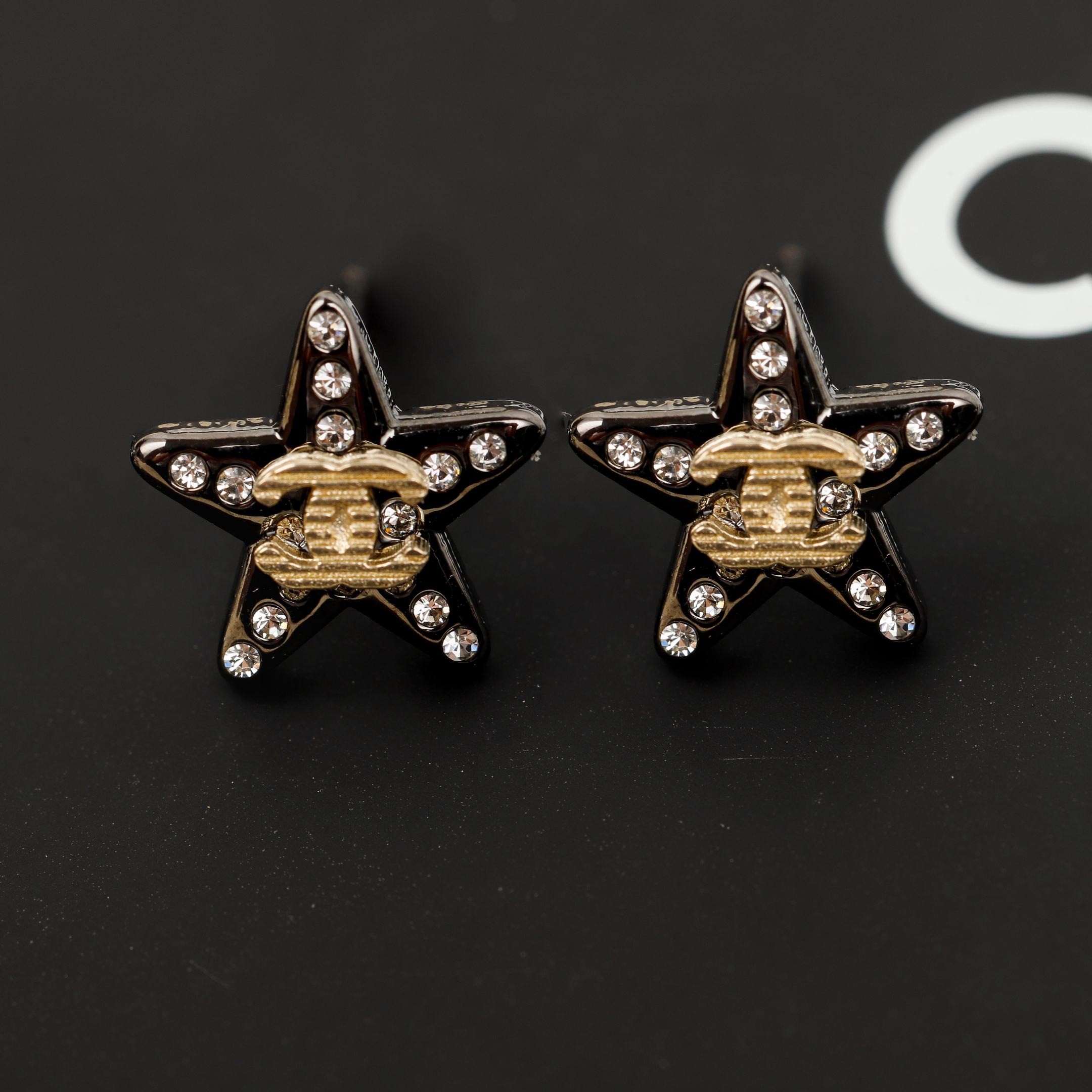 TOP CHANEL Earrings- Gold