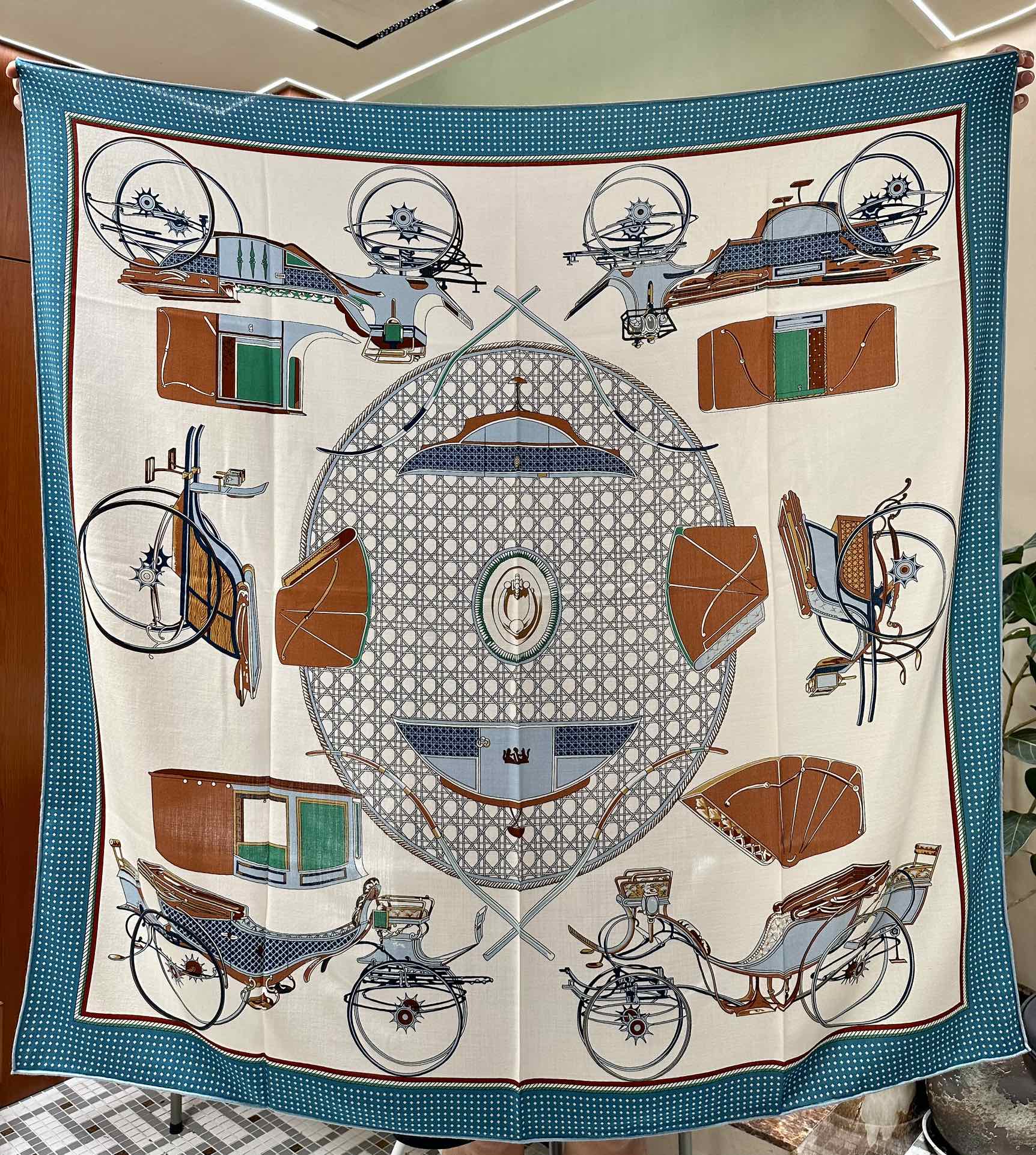 TOP HERMES Holiday Carriage Square Scarf 140 x 140 cm - 2 Colours