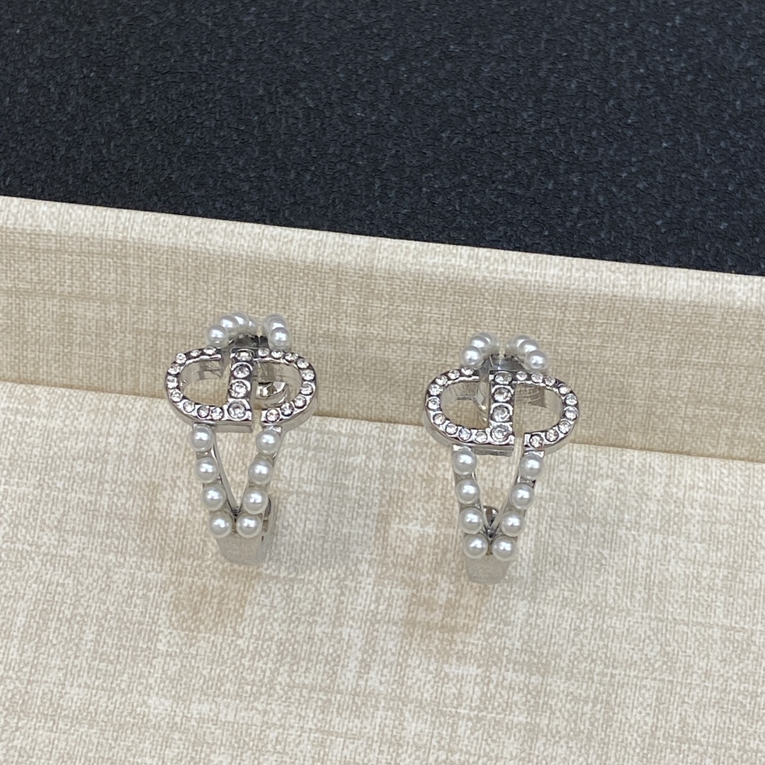TOP Christian Dior Pearl Earrings - 2 Color