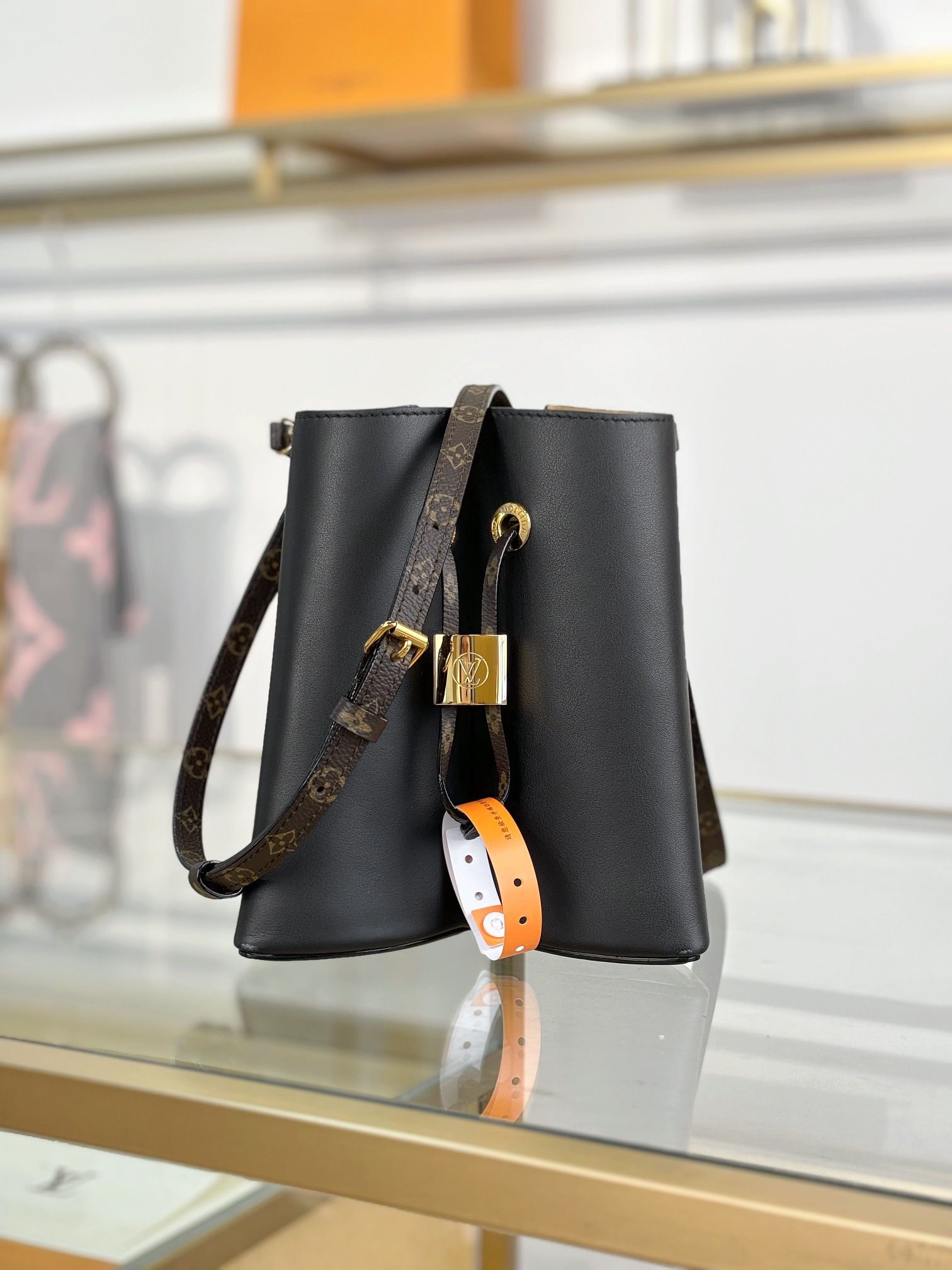 TOP Louis Vuitton LV BLOOM Bag 21x21x16cm - Black
