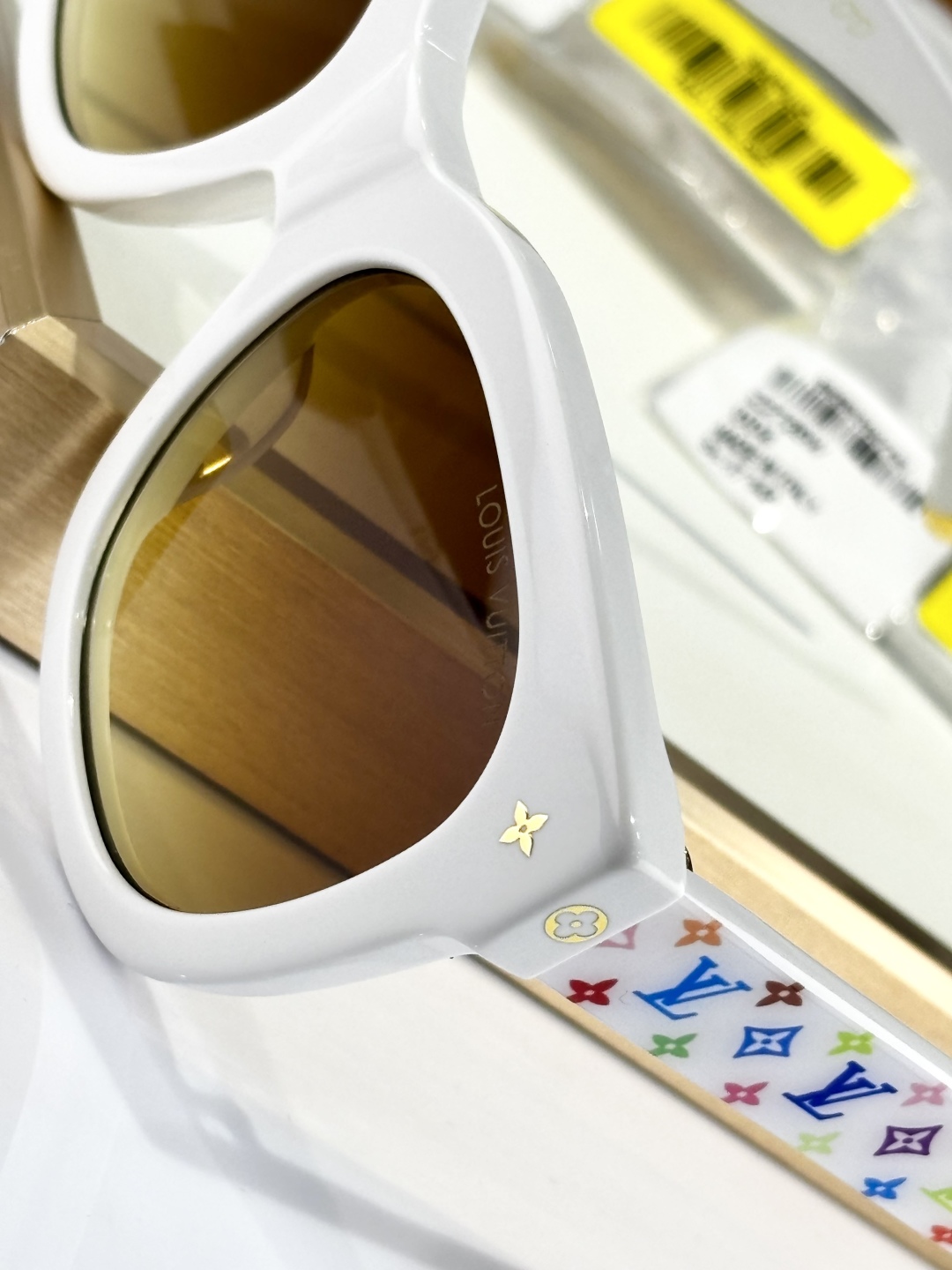 TOP Louis Vuitton LV Sunglasses - White