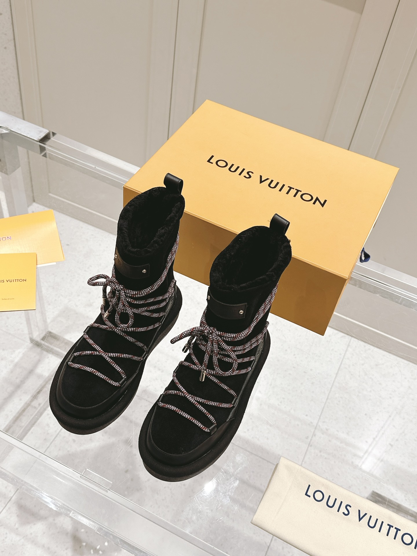 TOP Louis Vuitton LV  Short Boots - 2 Colors
