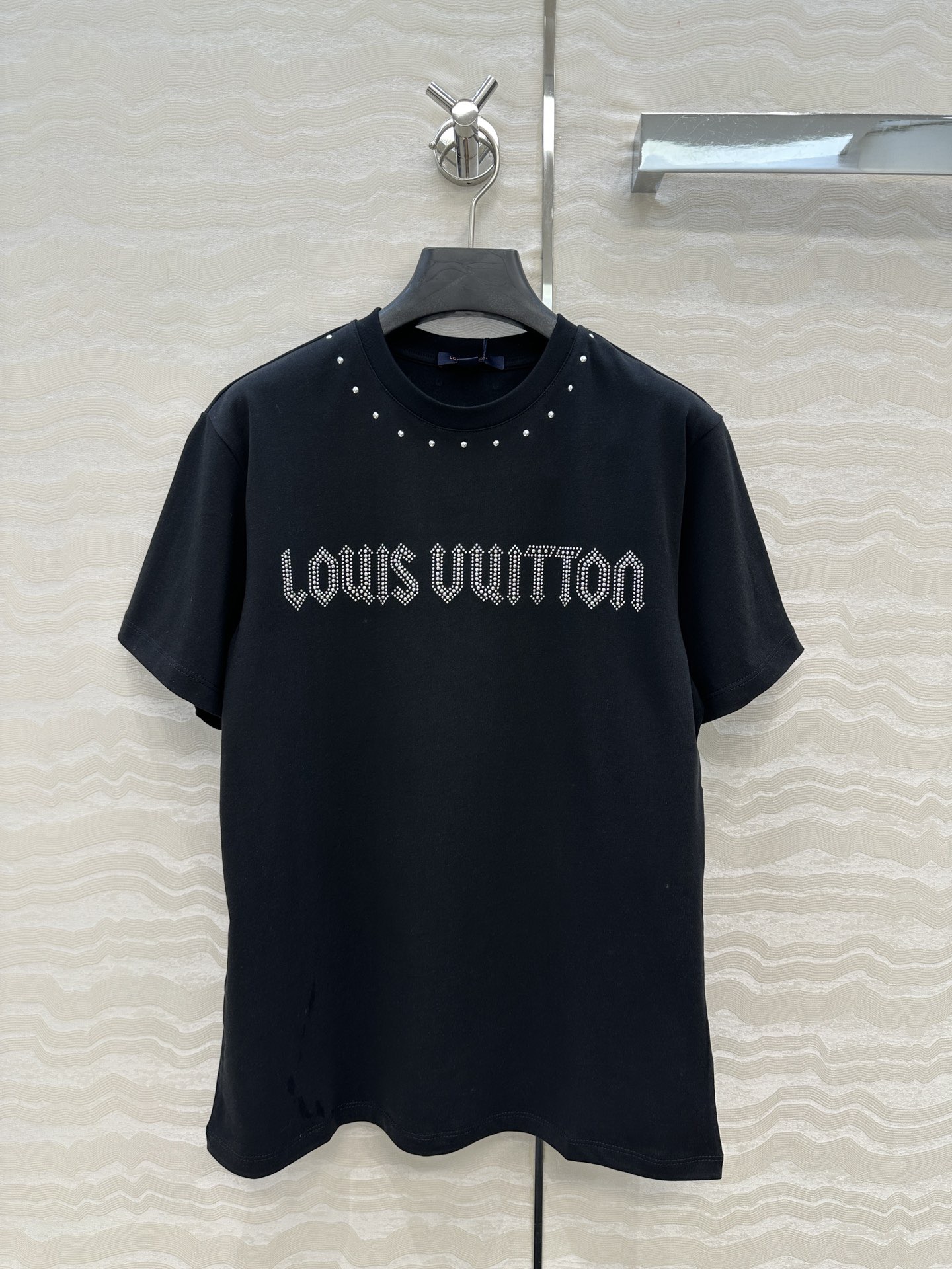 TOP Louis Vuitton LV  T-Shirt - 2 Colors