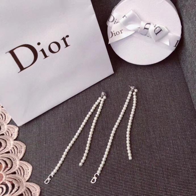 TOP Christian Dior Tassel Pearl earrings