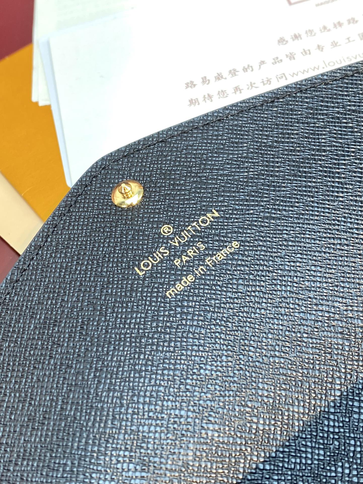 TOP Louis Vuitton LV Sarah Wallet Monogram Reverse Giant Canvas 19x10.5x2cm - Khaki/Brown