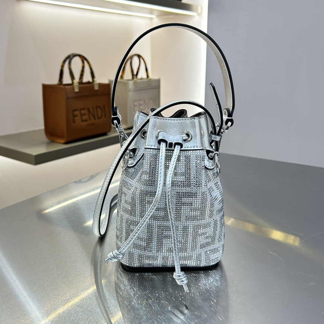 TOP FENDI Inner Suede Material Bucket Bag 18x12x10cm - Silvery