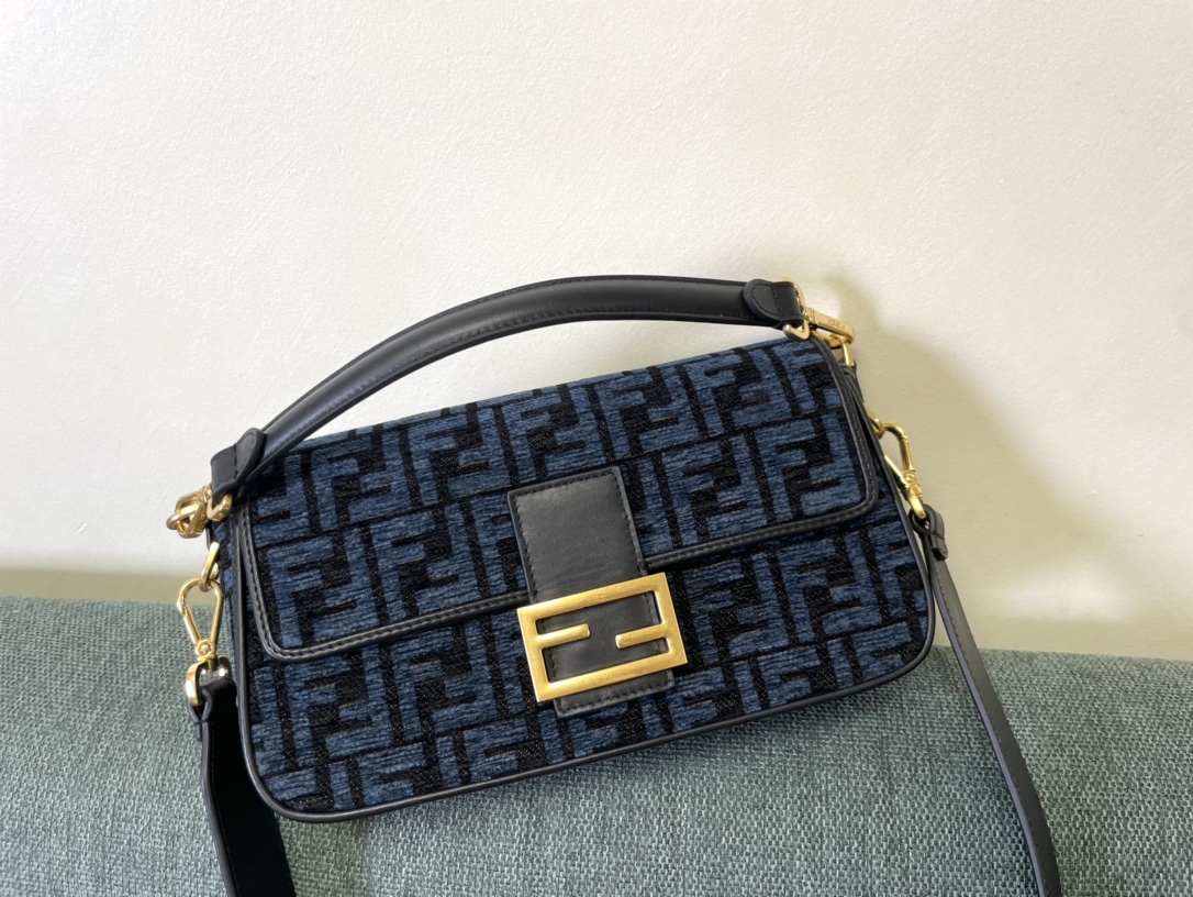 TOP FENDI Baguette FF Bag Chenille 27x15x6cm - 2 Color