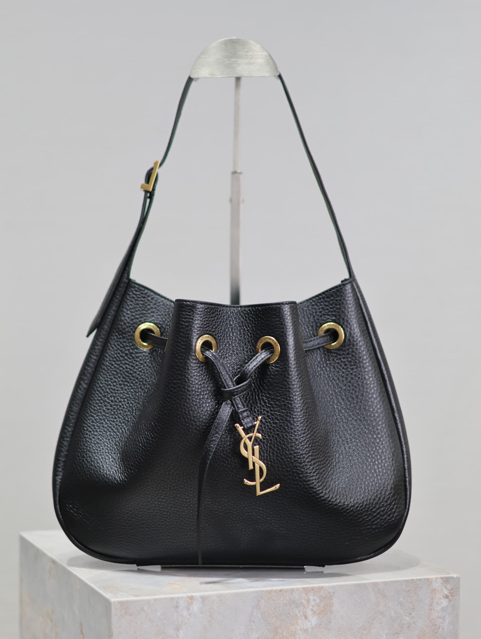 TOP Yves Saint Laurent YSL Paris VII Small Hobo Bag 30×25×3cm - Black