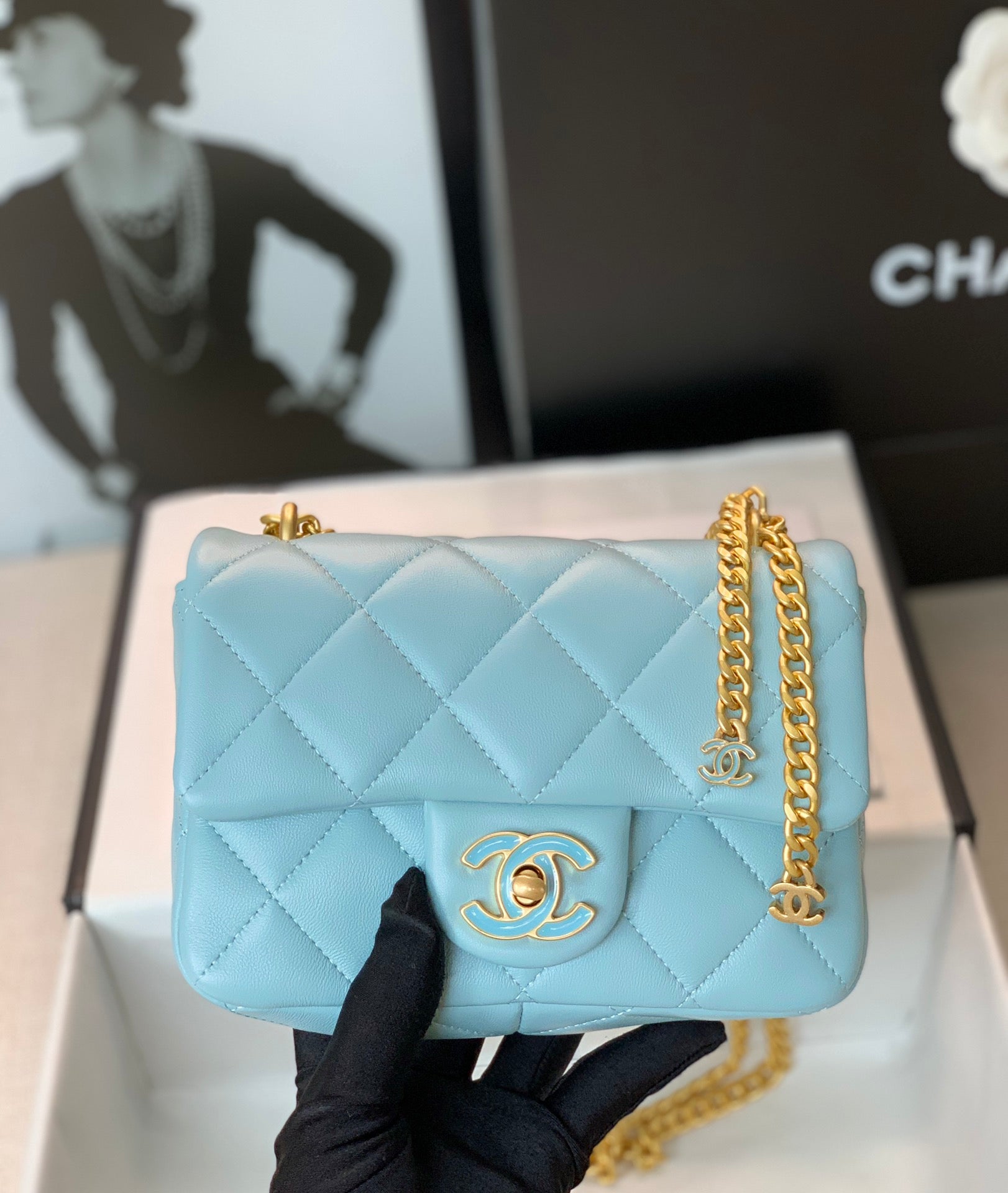TOP CHANEL Flap Bag w Enamels Mini - Blue