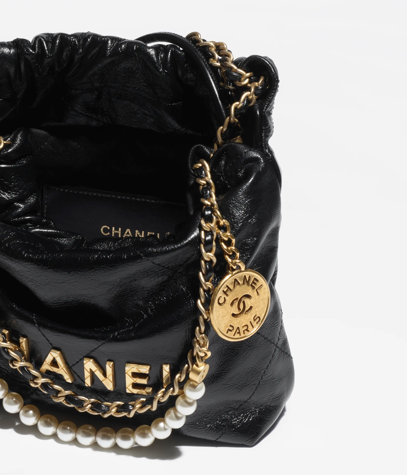 CHANEL 22 MINI HANDBAG Shiny Crumpled Calfskin & Gold-Tone Metal Black