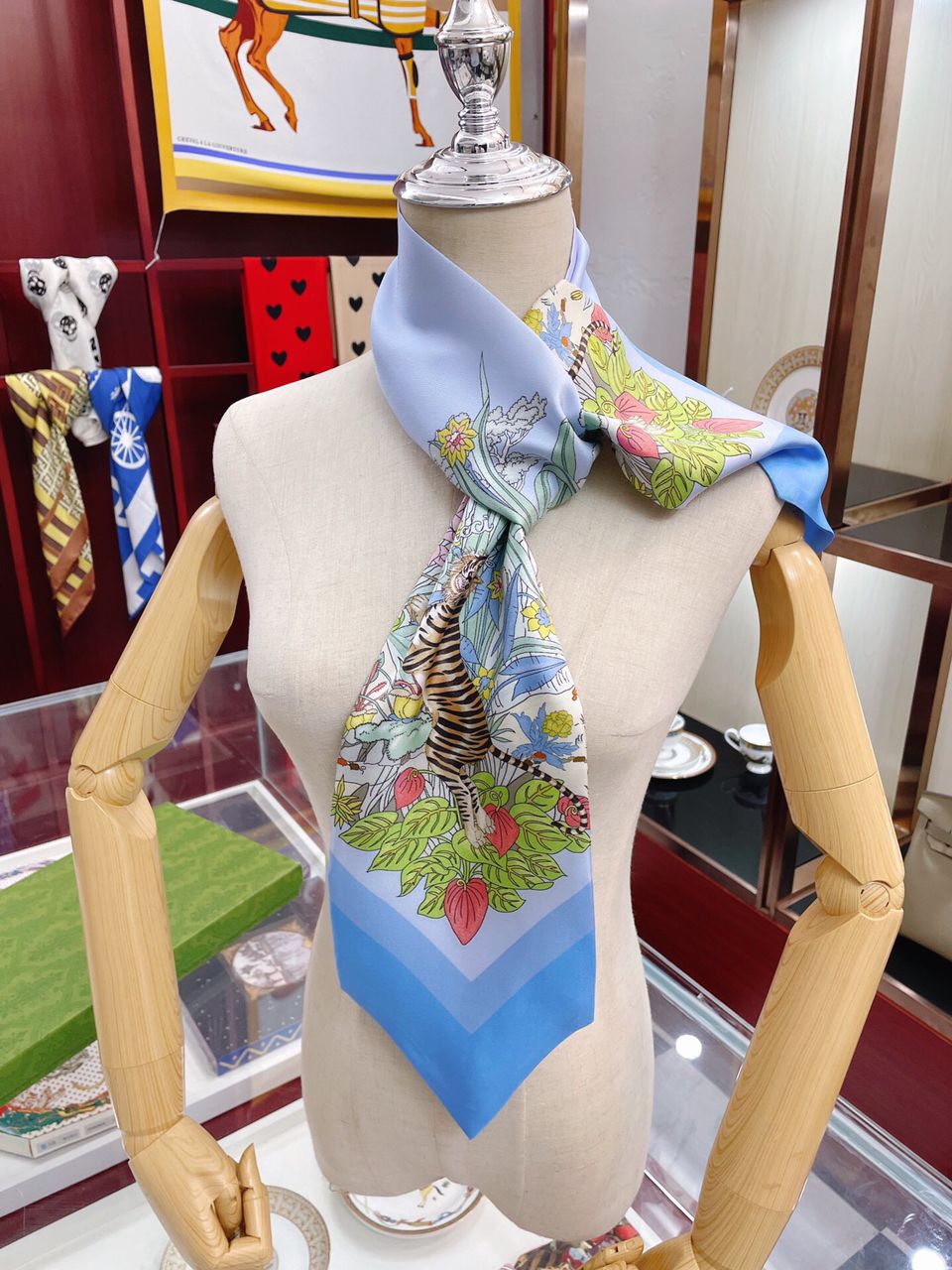 TOP GUCCI G*G Tiger Scarf - Blue