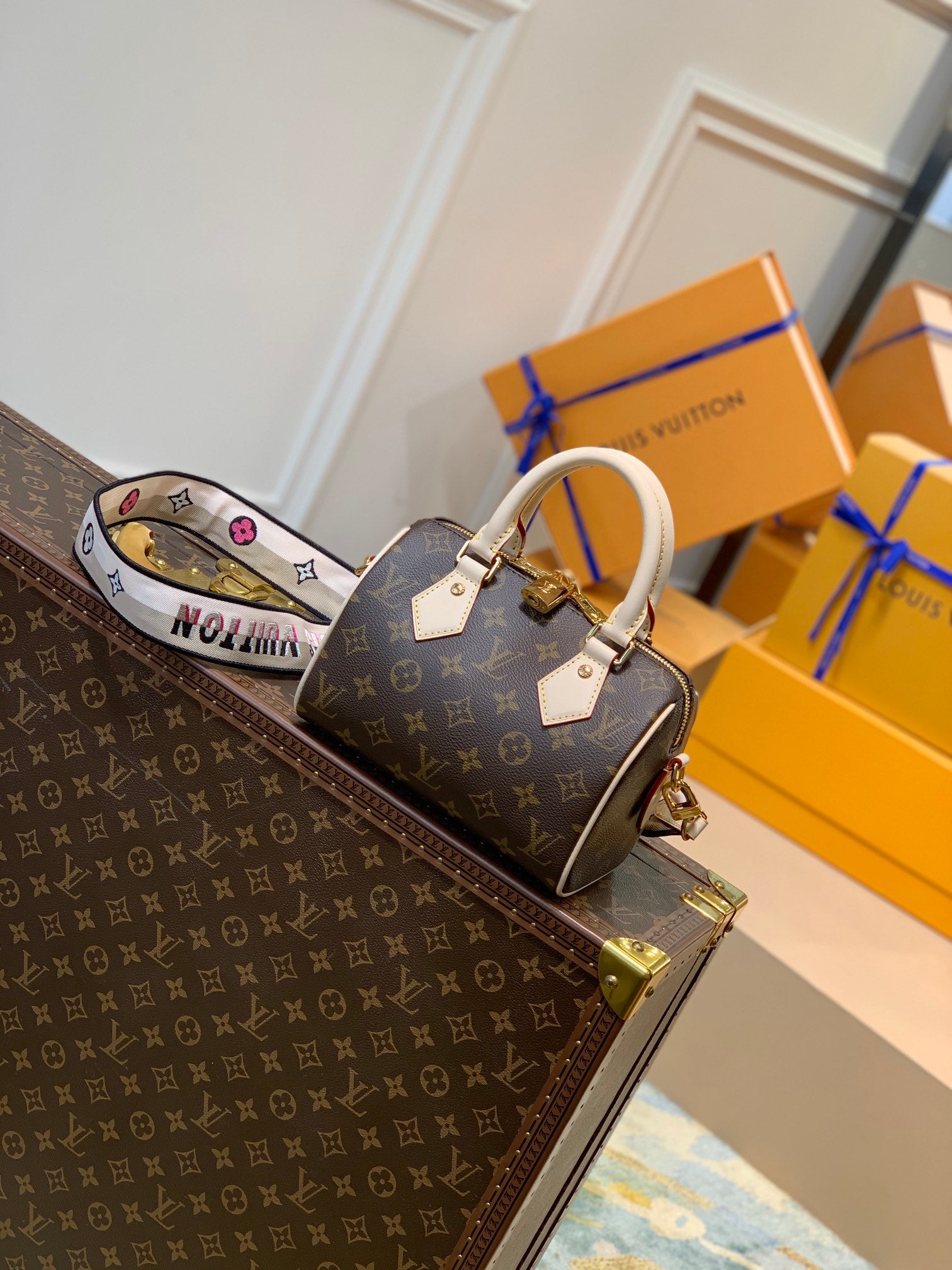 TOP Louis Vuitton LV  Speedy 20 Monogram Crossbody Bag 20x13.5x12cm - Cream