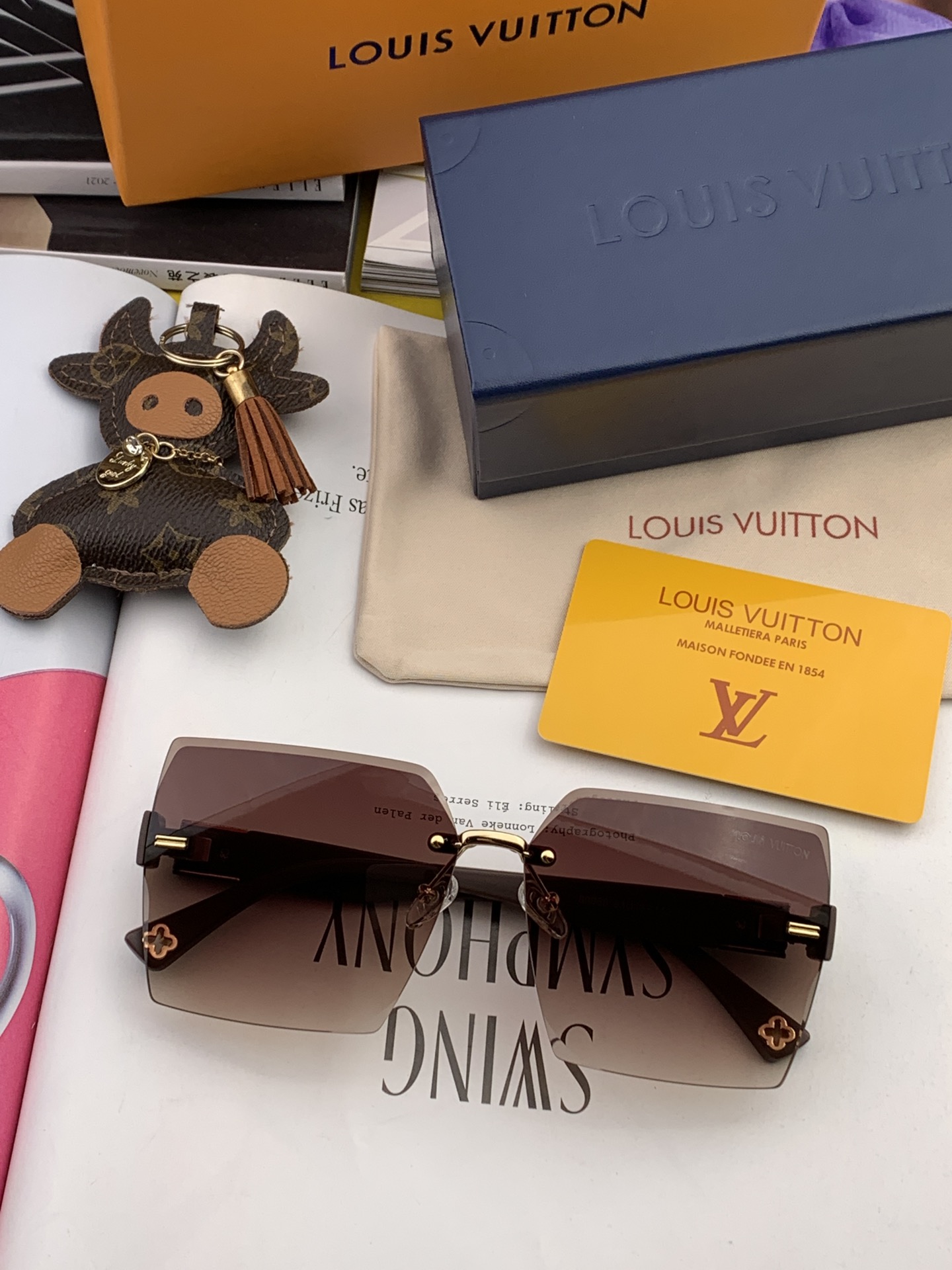 TOPLouis Vuitton LV New Women's Square Frame Sunglasses - 3 Colors